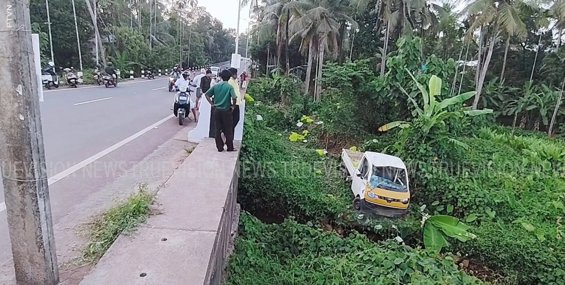 പേരാമ്പ്ര ബൈപ്പാസില്‍ പിക്കപ്പ് മറിഞ്ഞ് അപകടം; രണ്ടുപേര്‍ക്ക് പരിക്ക് 