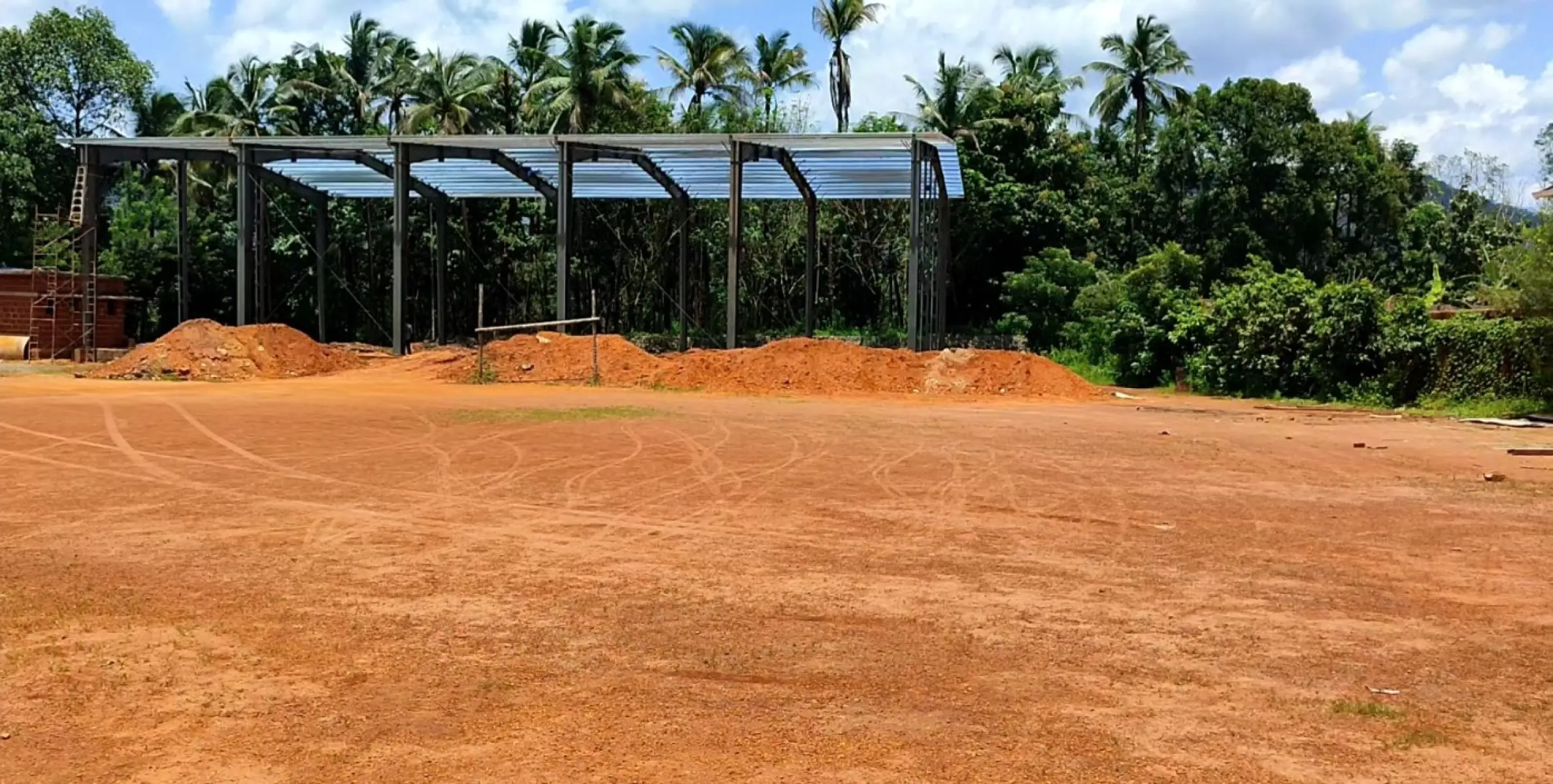 പുളിങ്ങോം ഗവ.വൊക്കേഷണൽ ഹയർസെക്കൻഡറി സ്കൂൾ ഗ്രൗണ്ടിന്റെ നവീകരണ പ്രവ്യത്തി പുരോഗമിക്കുന്നു