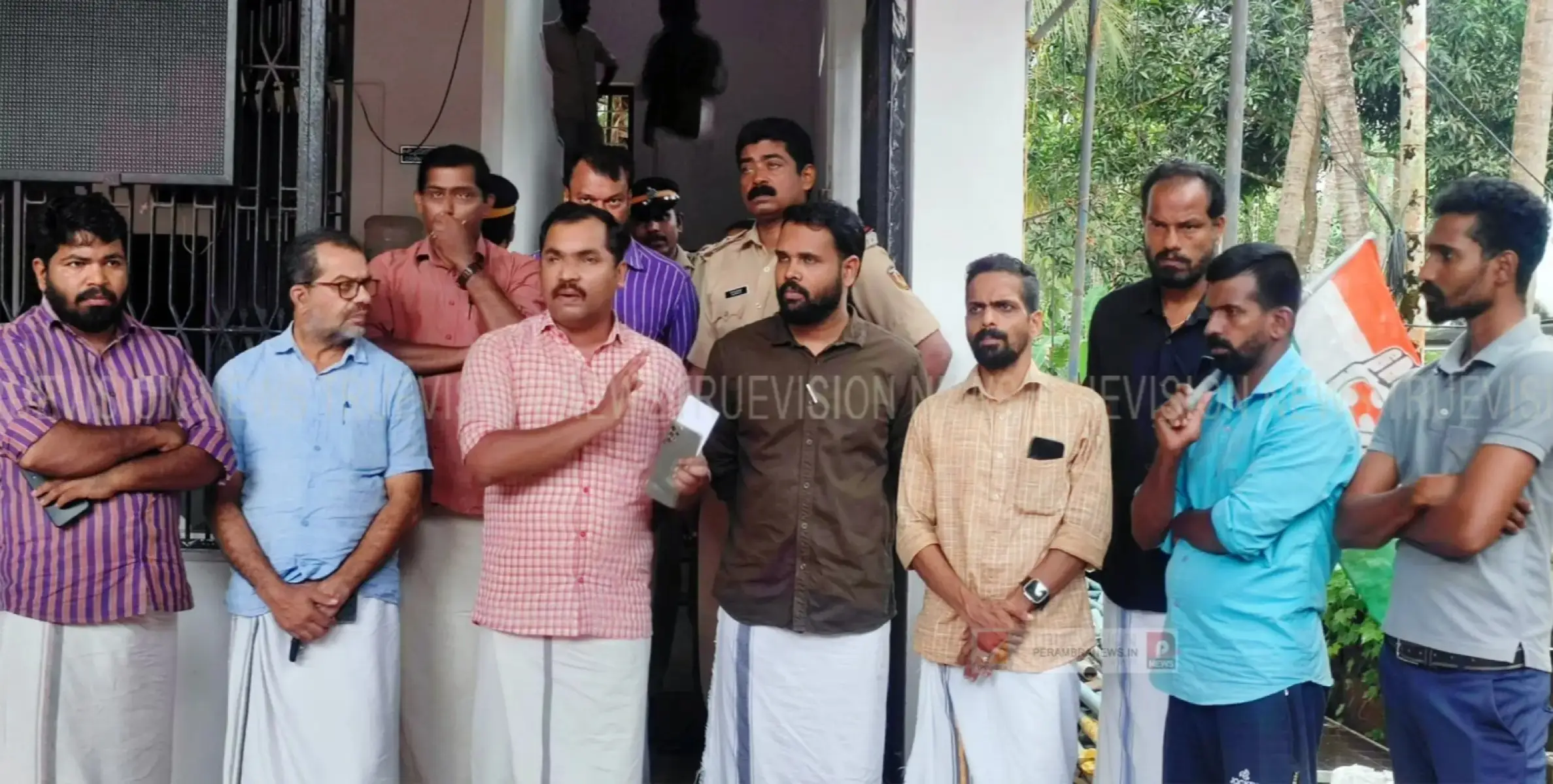 #Protest | മഞ്ഞപ്പിത്ത വ്യാപനം; സ്കൂൾ തുറക്കുന്നതിനെതിരെ പ്രതിഷേധം, പഞ്ചായത്ത്‌ ഓഫീസ് യൂത്ത് കോൺഗ്രസ്‌ ഉപരോധിച്ചു