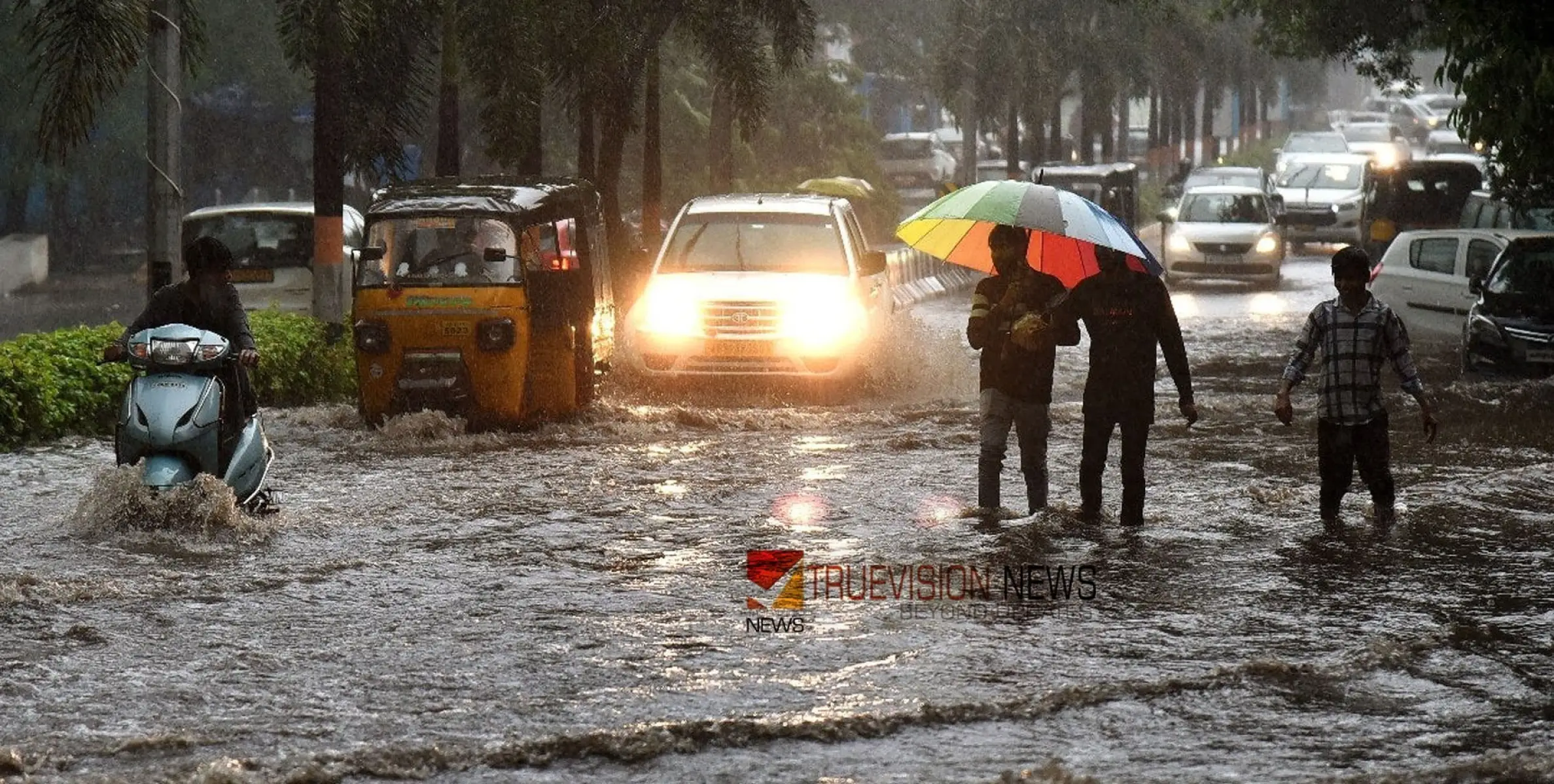 #heavyrain | കനത്ത മഴ; നാലുപേർക്ക് ദാരുണാന്ത്യം, സ്കൂളുകൾക്കും കോളജുകൾക്കും അവധി പ്രഖ്യാപിച്ചു