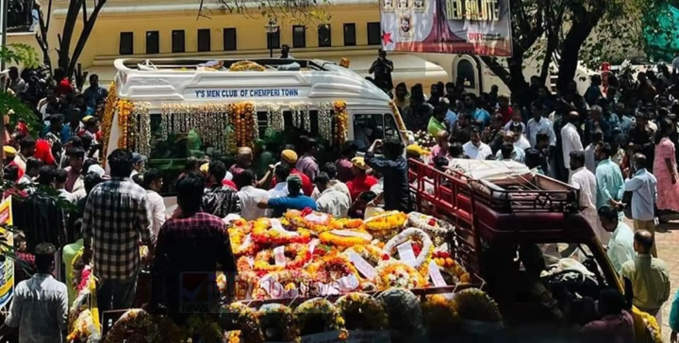 കൂത്ത്പറമ്പിൽ അവസാനമായെത്തി പുഷ്പൻ ; അവസാനവട്ട  യാത്രയയപ്പേകാൻ പതിനായിരങ്ങൾ