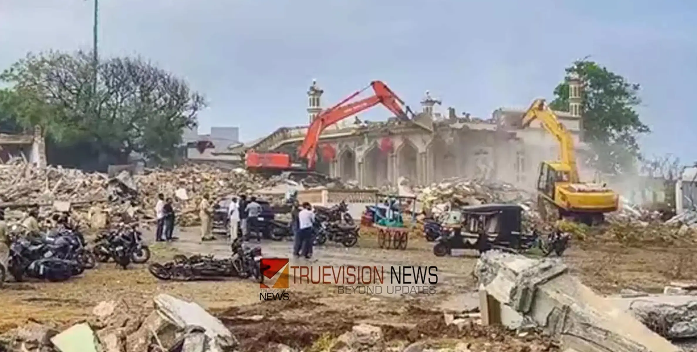 #demolished | ഭൂമി കൈയ്യേറിയെന്ന് ആരോപണം; മുസ്ലിം പള്ളികളും വീടുകളും പൊളിച്ചുനീക്കി