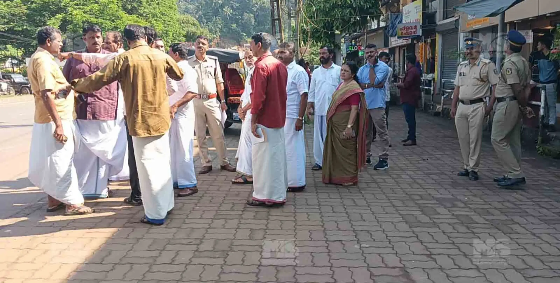  ട്രാഫിക് പരിഷ്കരണത്തിന്റെ ഭാഗമായി ഇരിട്ടി ടൗണിൽ സംയുക്ത പരിശോധന നടത്തി