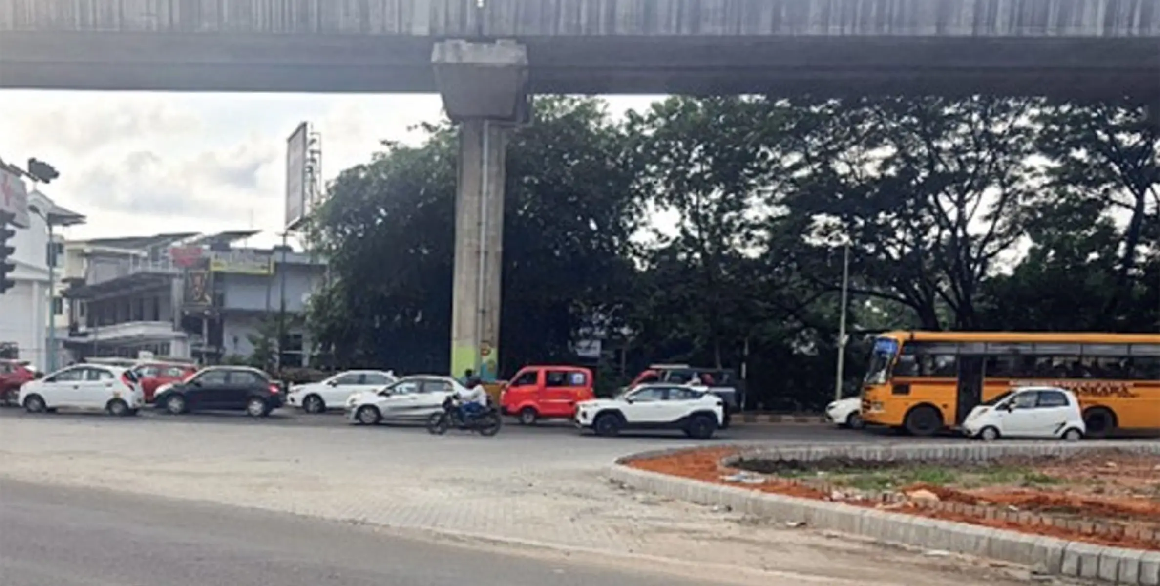 #Traffic | എച്ച്എംടി കവലയിൽ  ട്രാഫിക് പരിഷ്‌കാരത്തിന് ഇന്ന് തുടക്കം  