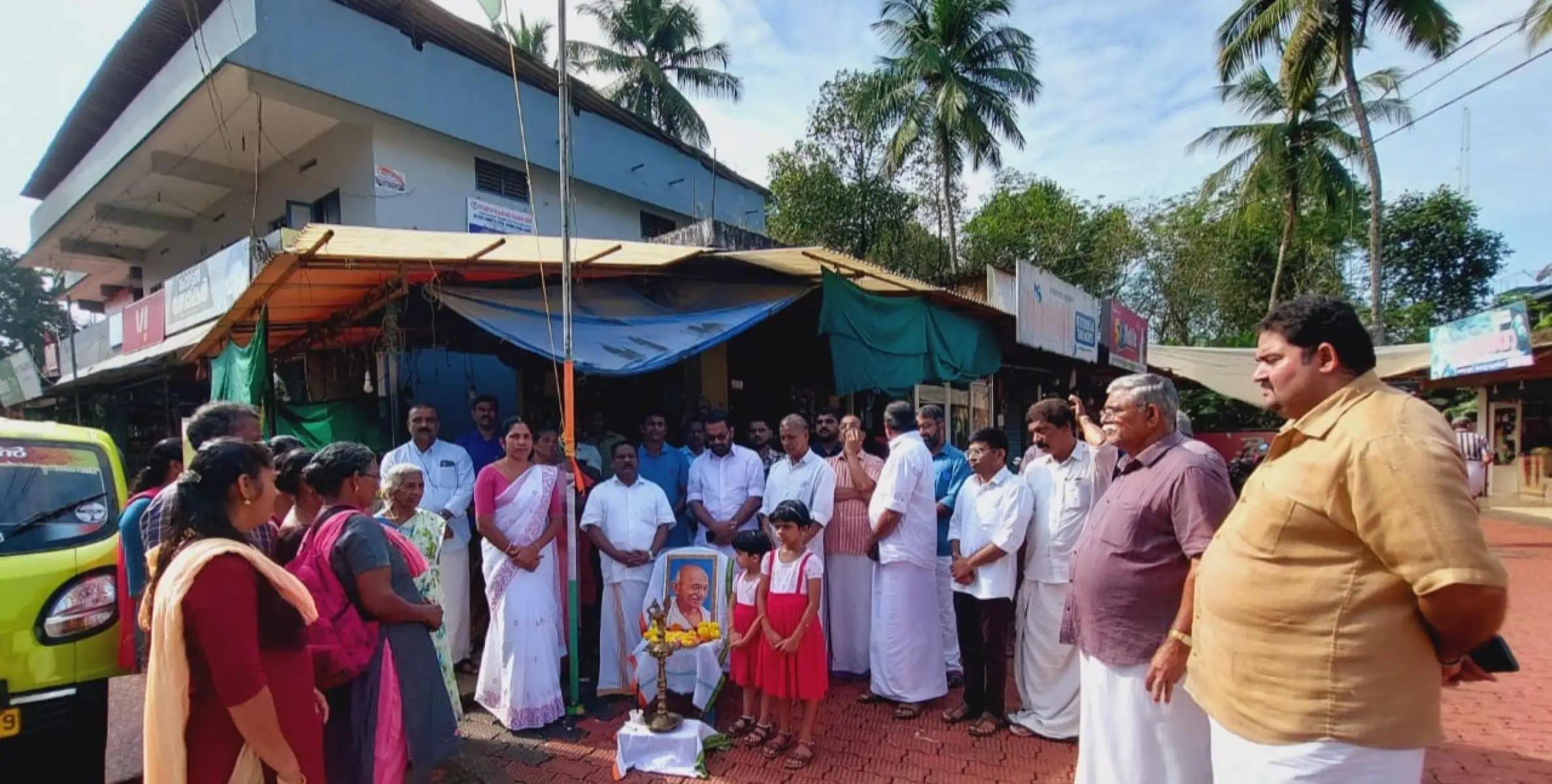   ഗാന്ധി അനുസ്മരണവും പുഷ്പാർച്ചനയും സംഘടിപ്പിച്ചു