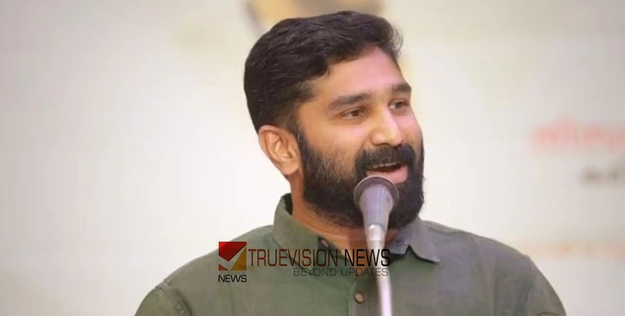 'ഹ ഹ ഹ ഹ അനക്കറിയില്ല; അയാളോട്‌ 'കടക്ക്‌ പുറത്ത്‌' എന്ന് പറയാതിരുന്നതെന്തേ മിസ്റ്റർ പിണറായി വിജയൻ?' -വി.ടി. ബൽറാം