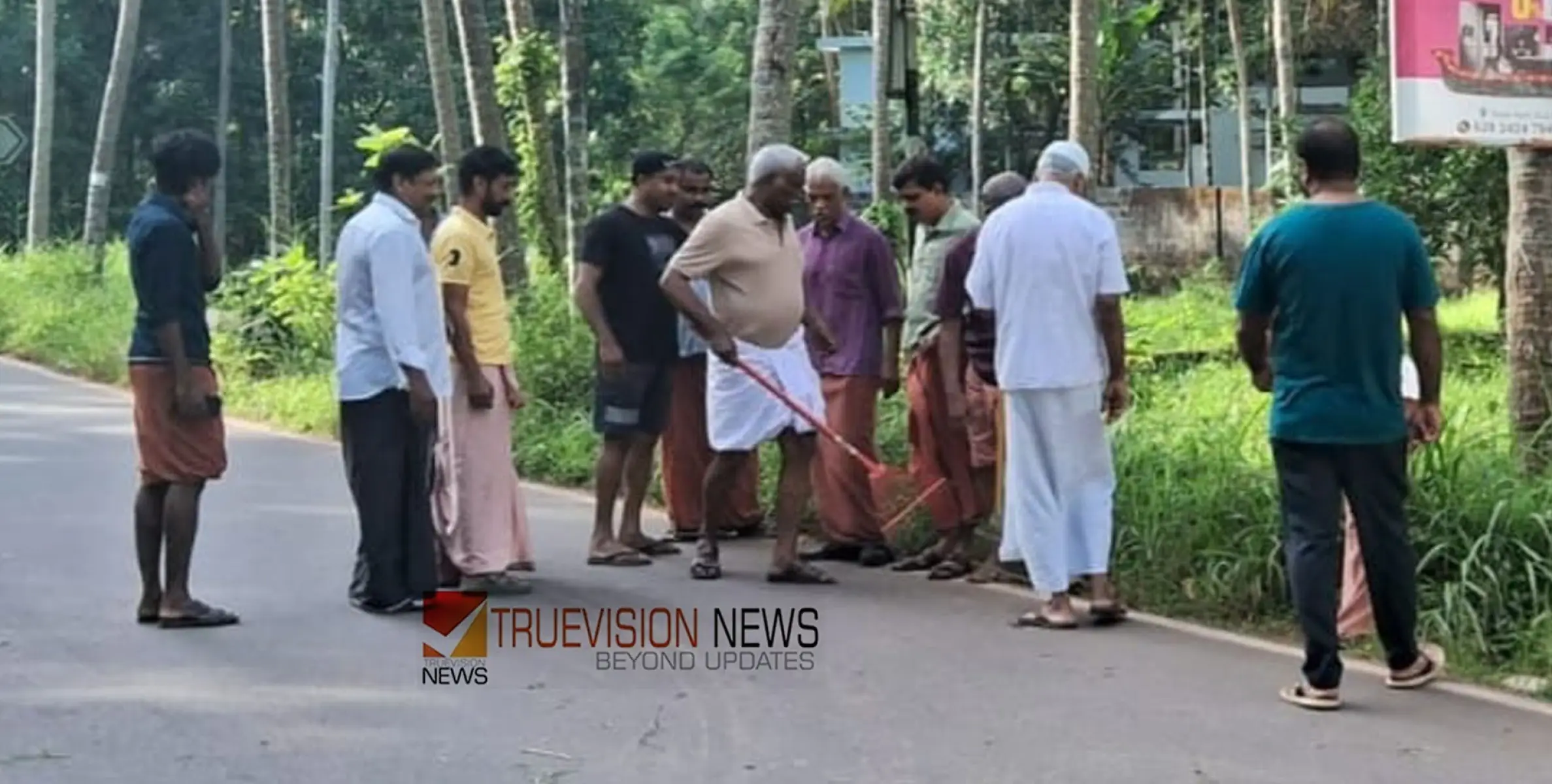 #cleaning | ഗാന്ധി ജയന്തി സേവന വാരാഘോഷം; ശ്രദ്ധേയമായി സൗഹൃദം കൂട്ടായ്‌മ റോഡ് ശുചീകരണം 