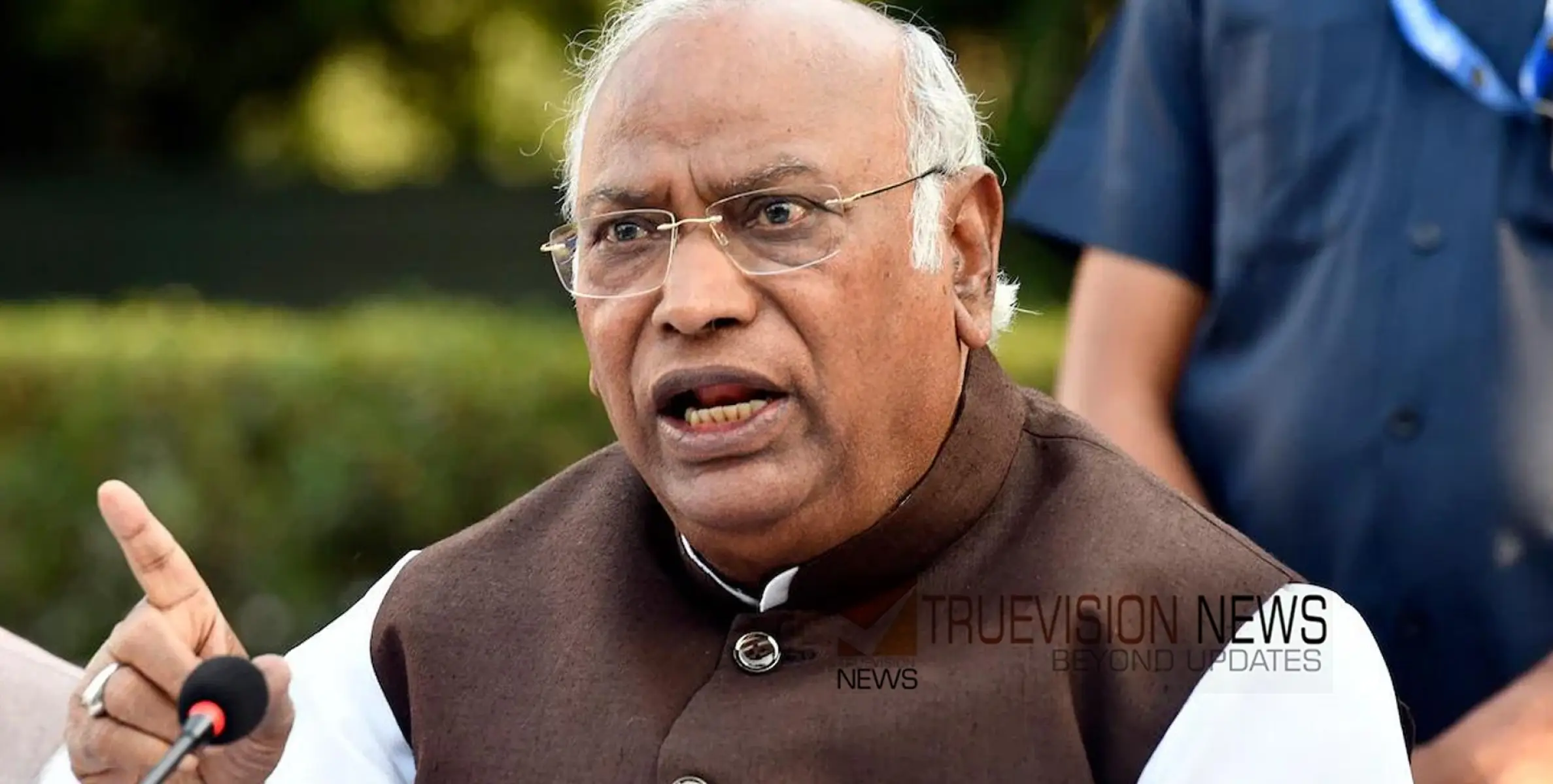 #MallikarjunKharge | ബി.ജെ.പി തീവ്രവാദികളുടെ പാർട്ടി, ആൾക്കൂട്ട കൊലപാതകങ്ങളിൽ പങ്കുള്ളവരാണ് അവർ - മല്ലികാർജുൻ ഖാർഗെ