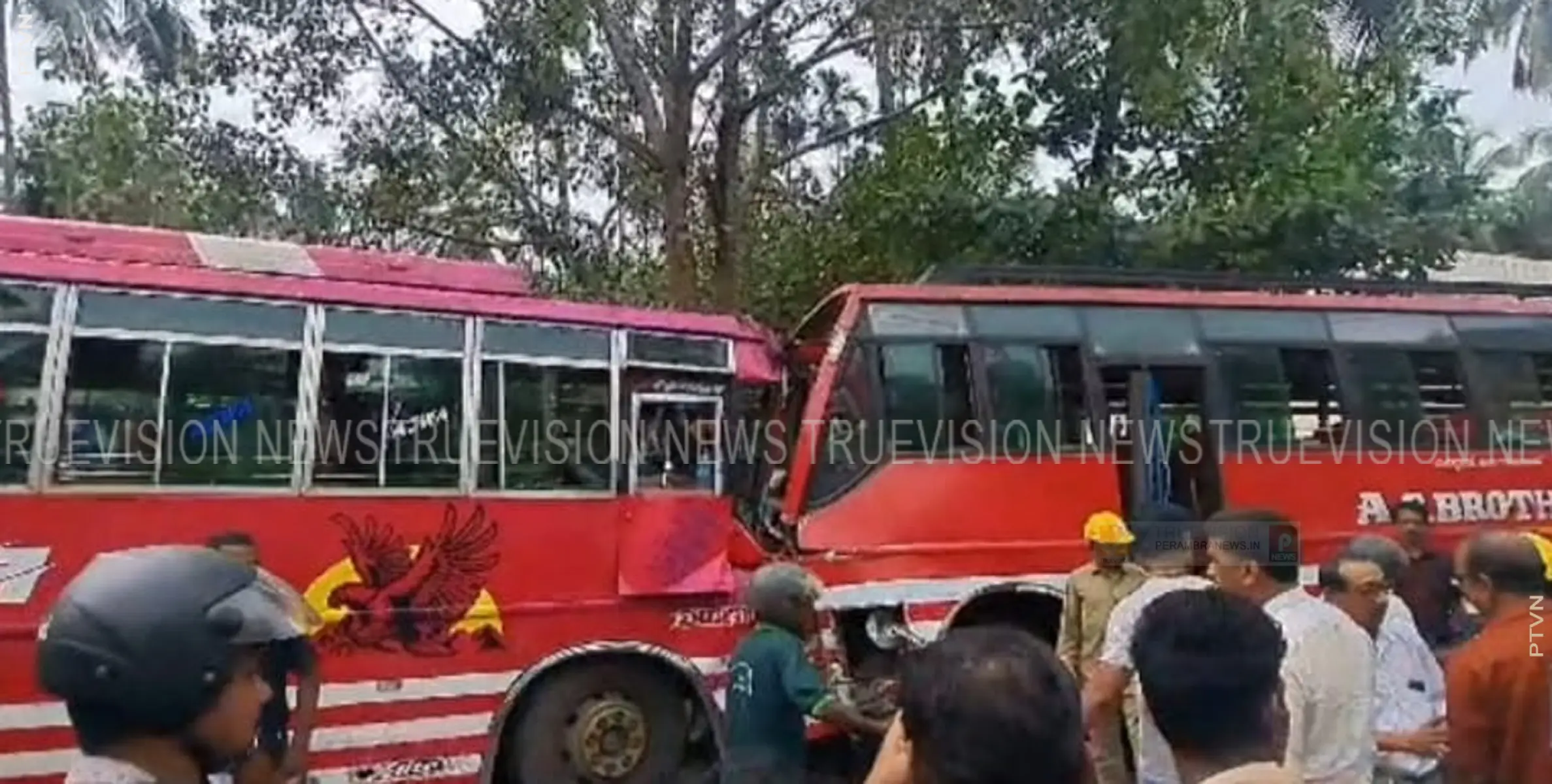 ബസ്സുകള്‍ തമ്മില്‍ കൂട്ടിയിടിച്ച് അപകടം; നിരവധി പേര്‍ക്ക് പരിക്ക് 