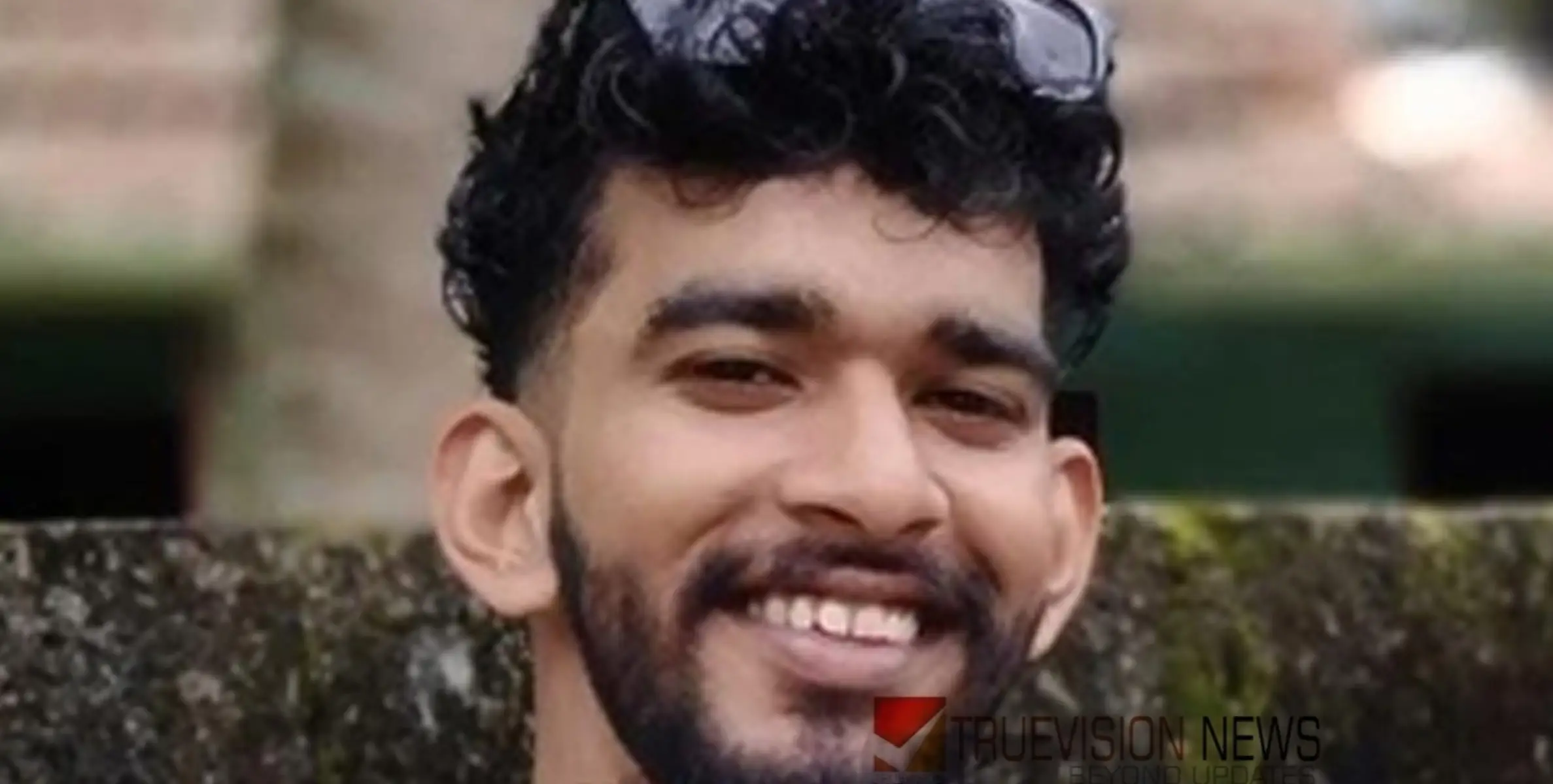 ജോലി കഴിഞ്ഞ് താമസസ്ഥലത്തേക്ക് പോവുന്നതിനിടെ അപകടം, വടകര സ്വദേശി ഉൾപ്പെടെ രണ്ടുപേർക്ക്  ദാരുണാന്ത്യം     