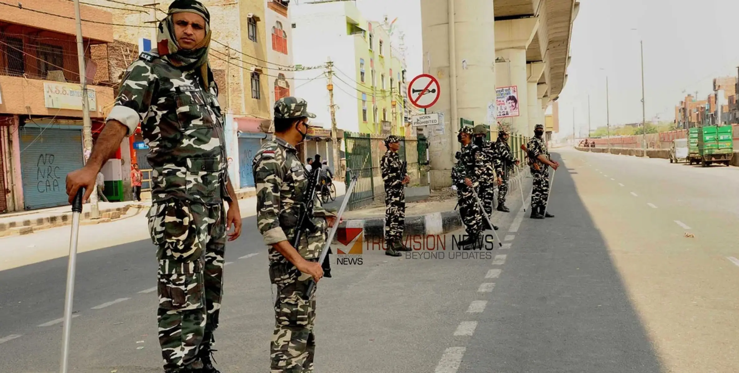 #lockdown | പാകിസ്ഥാനില്‍ സമ്പൂര്‍ണ്ണ ലോക്ക്ഡൗൺ ; സ്കൂളും കോളേജും അടച്ചു, വിവാഹത്തിന് നിയന്ത്രണം, തലസ്ഥാനം സൈന്യത്തിന് കീഴിൽ 