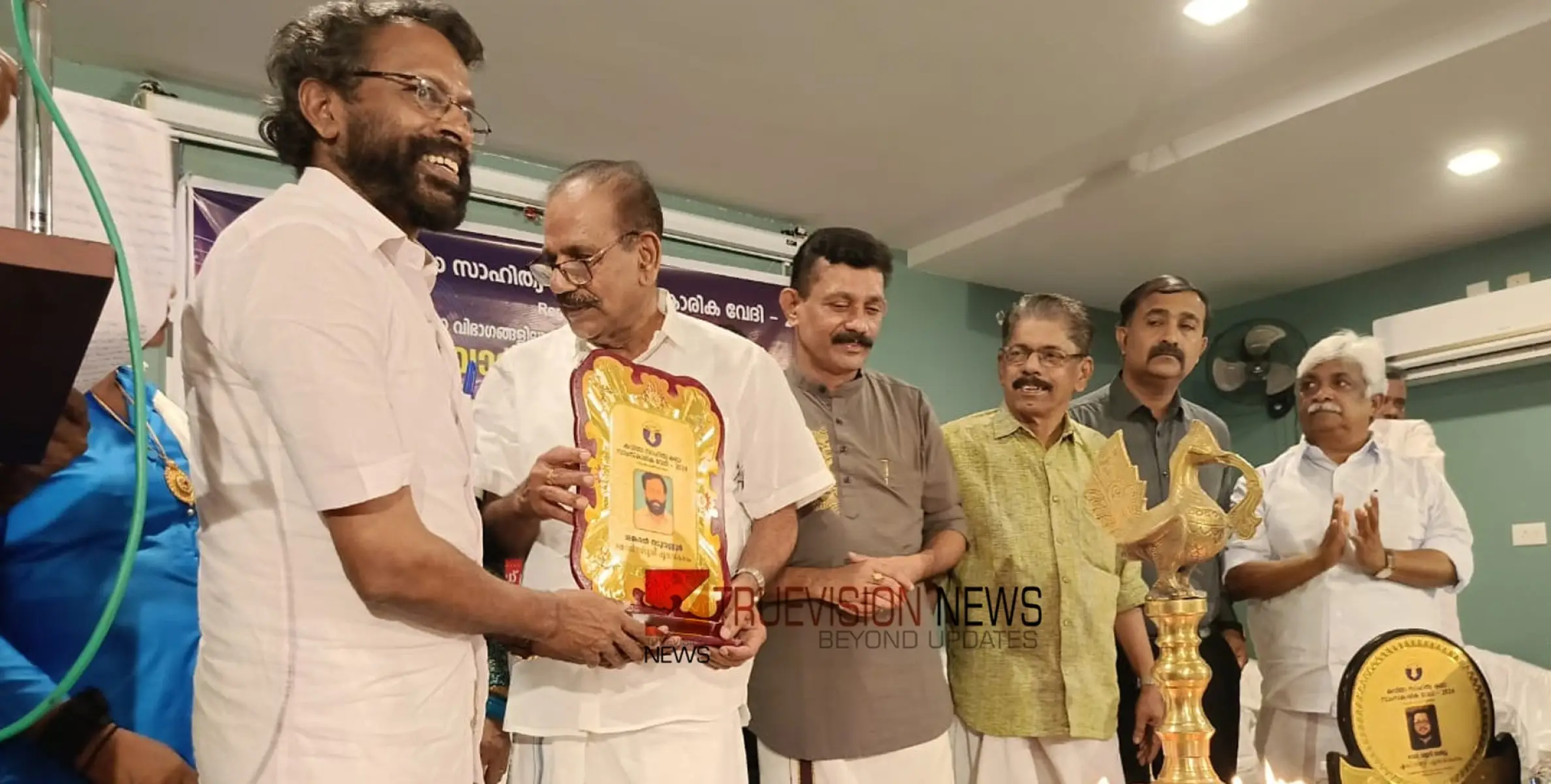 #Award | വിവിധ മേഖലയിൽ കഴിവ് തെളിയിച്ച കലാ പ്രതിഭകൾക്ക് അവാർഡ് നൽകി ആദരിച്ച്‌ കവിത സാഹിത്യ കലാവേദി