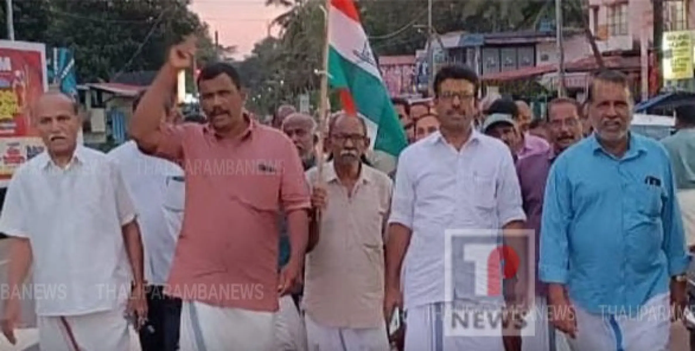 പി പി ദിവ്യയെ അറസ്റ്റ് ചെയ്യാത്തതിൽ പ്രതിഷേധിച്ച് പരിയാരം മണ്ഡലം കോൺഗ്രസ് കമ്മിറ്റി പ്രകടനം സംഘടിപ്പിച്ചു