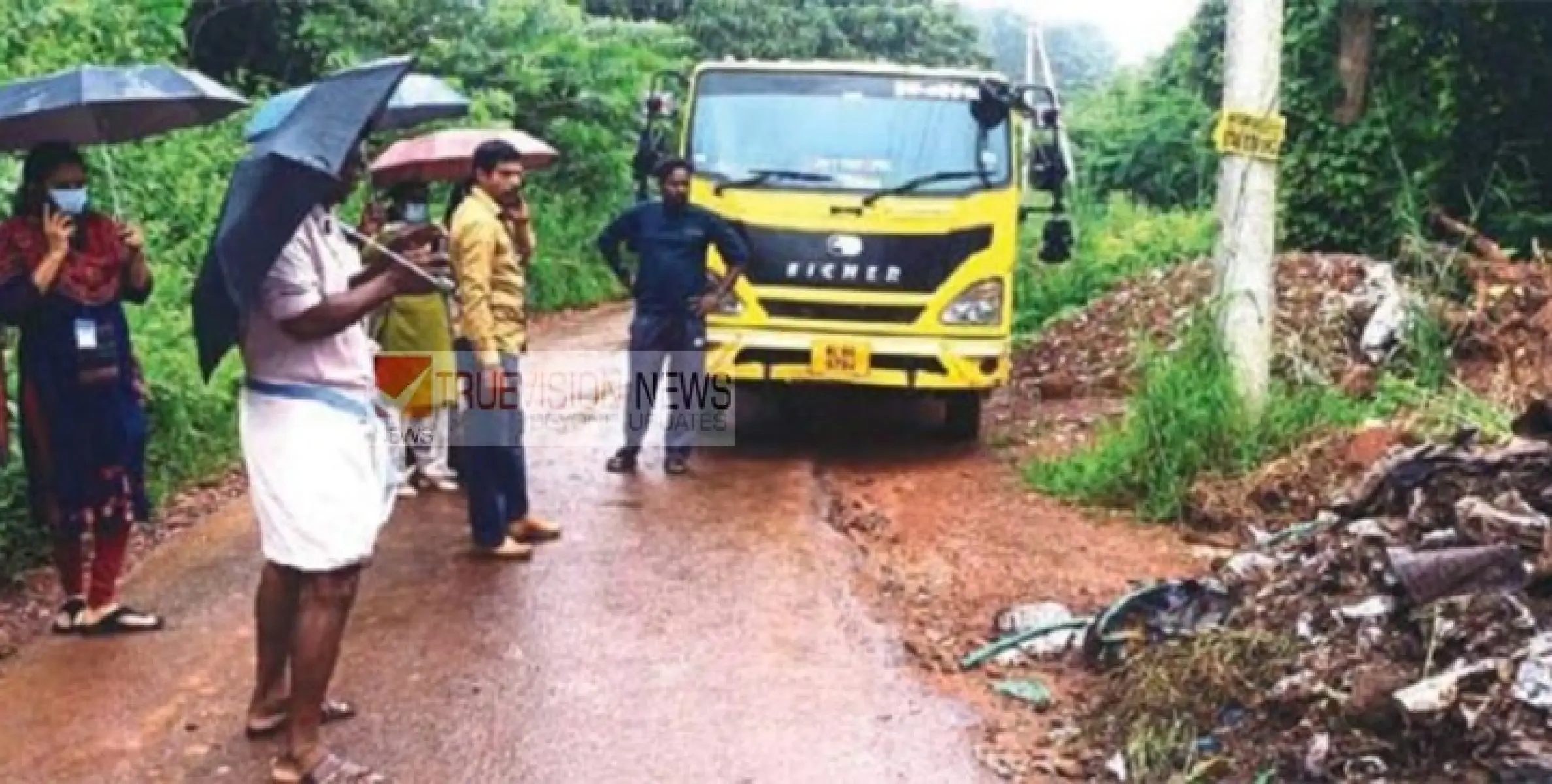 മാലിന്യം തള്ളിയ ലോറി കണ്ണൂരിൽ  സിനിമാ സ്റ്റൈലിൽ പിടികൂടി വനിതാ പഞ്ചായത്തംഗം