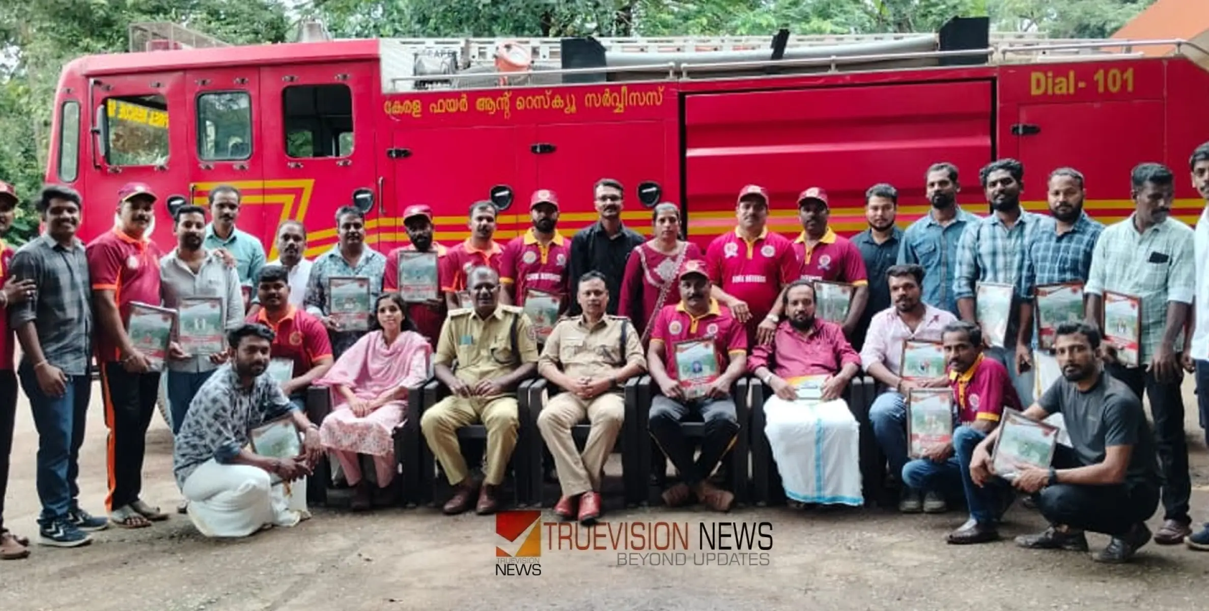 #Wayanadlandslide | വയനാട് ദുരന്തം; രക്ഷാദൗത്യത്തിൽ പങ്കാളികളായ വടകരയിലെ സന്നദ്ധ പ്രവർത്തകരെ ആദരിച്ചു