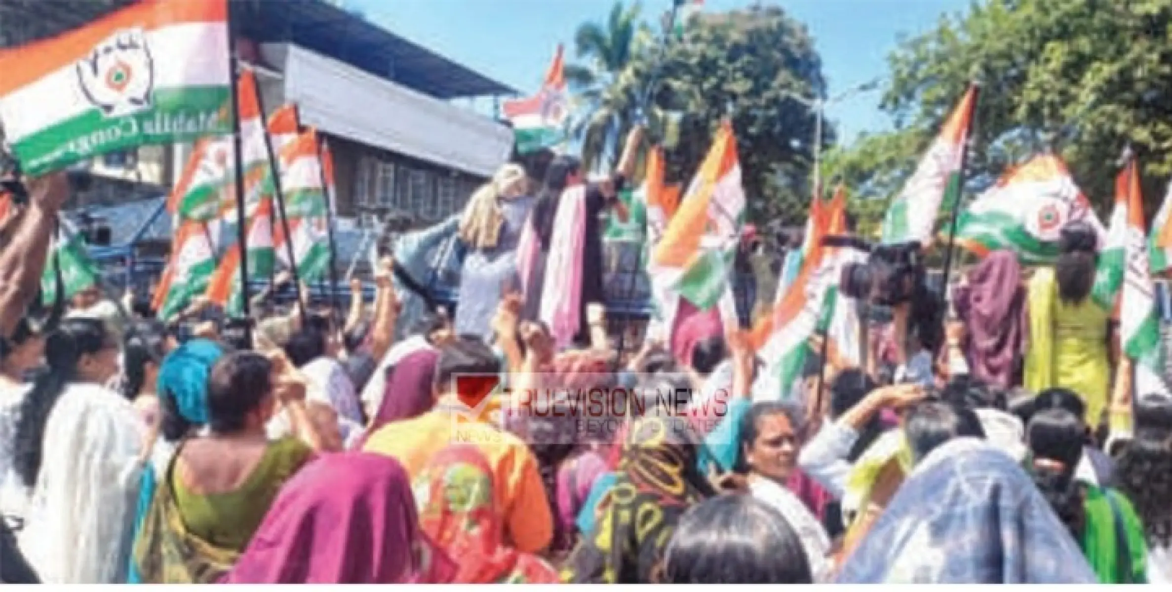 പിപി ദിവ്യയെ അറസ്റ്റു ചെയ്യണം ; മഹിളാ കോൺഗ്രസ് ടൗൺ പൊലീസ് സ്റ്റേഷനിലേക്ക് നടത്തിയ മാർച്ചിൽ പ്രതിഷേധമിരമ്പി