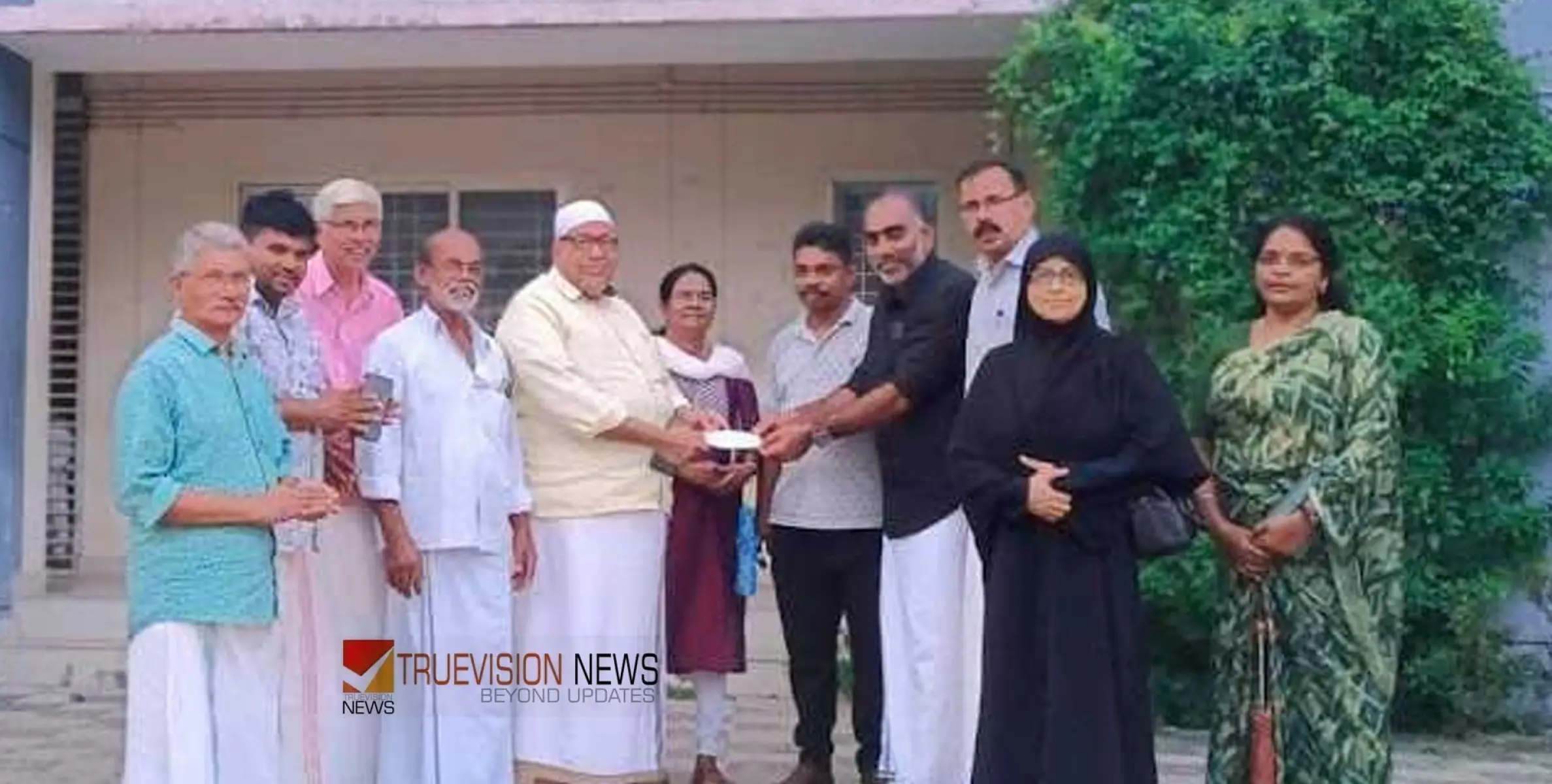 #ormachepp | ഓർമ്മച്ചെപ്പ്; ചോമ്പാല സബ് ജില്ല മേളയ്ക്ക് സംഭാവന നൽകി പൂർവ്വ വിദ്യാർത്ഥി സംഘടന