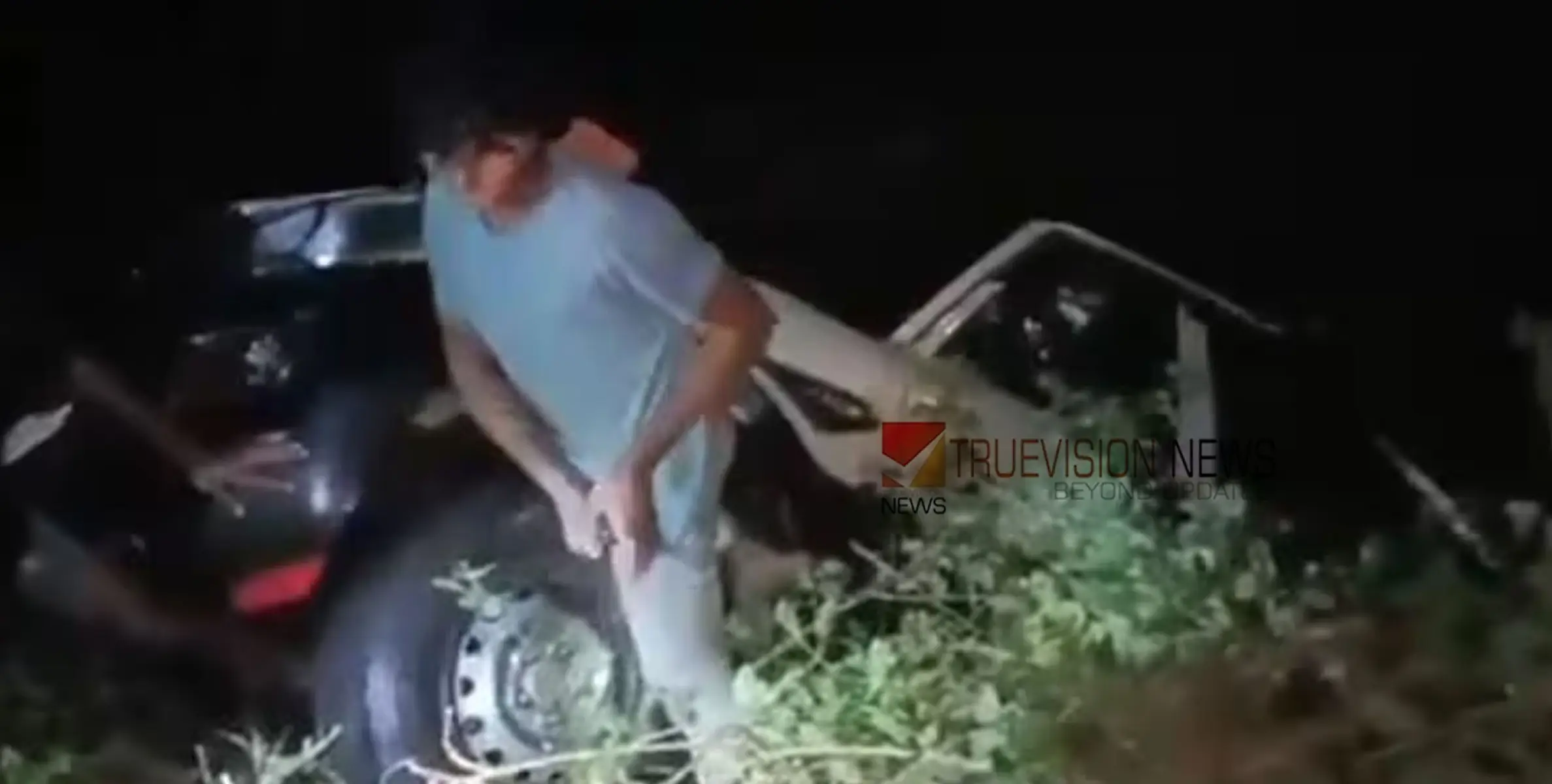 #accident | കാർ കുളത്തിലേക്ക് മറിഞ്ഞ് അപകടം; അമ്മയും കുഞ്ഞും ഉൾപ്പെടെ എട്ടുപേർക്ക് ദാരുണാന്ത്യം