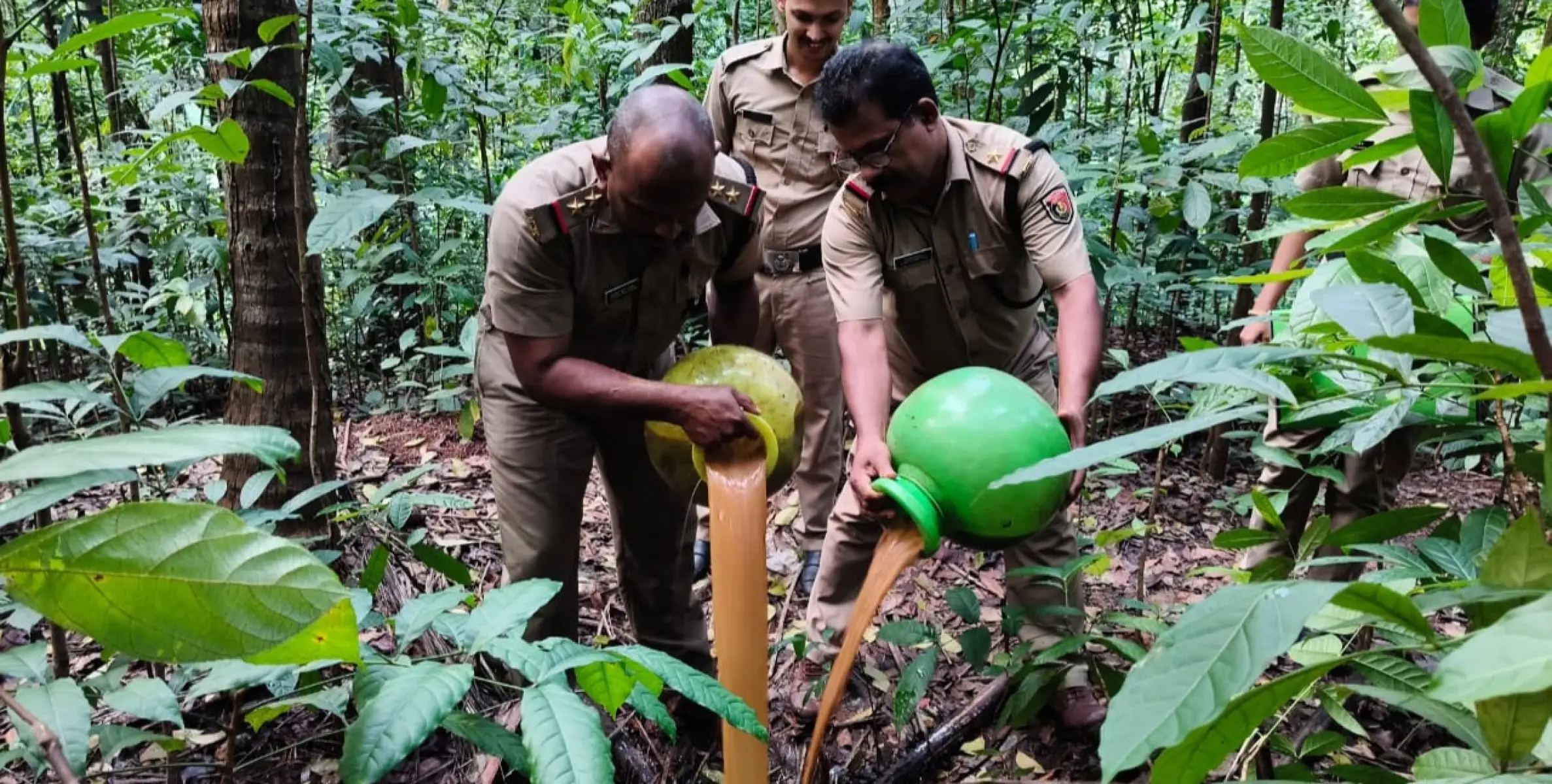 പൊറോറയിൽ വാറ്റ് കേന്ദ്രം തകർത്തു