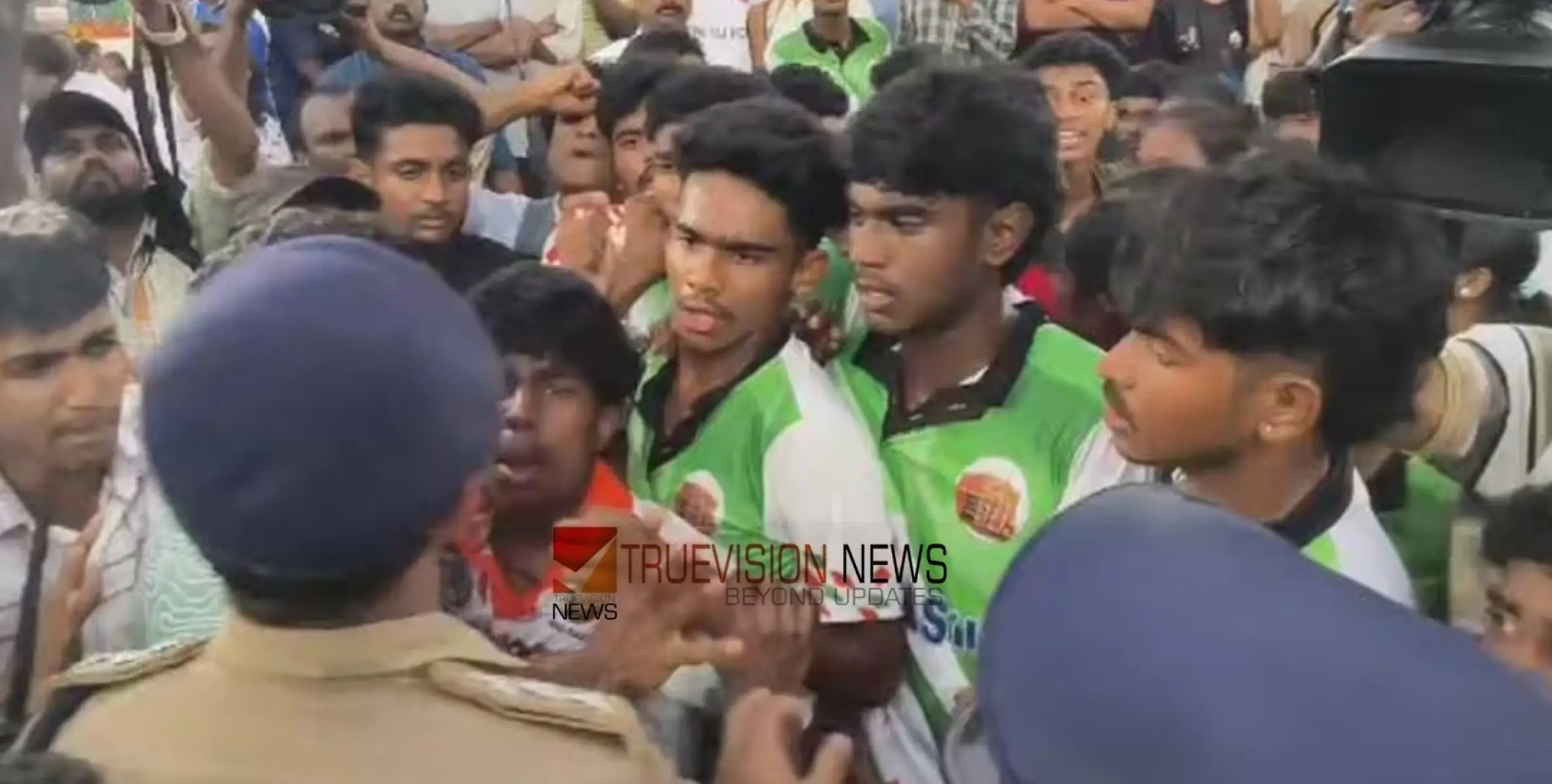 #StateSchoolSportsMeet | സംസ്ഥാന സ്കൂൾ കായികമേള സമാപന ചടങ്ങിൽ സംഘർഷം; പോയന്‍റ് നൽകിയതിൽ പ്രശ്നമെന്ന് പരാതി