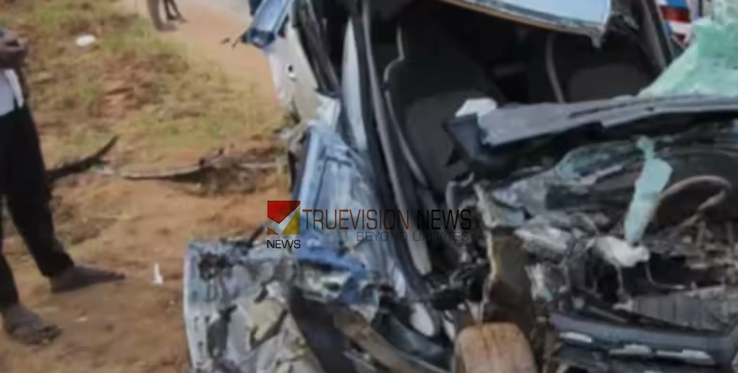 #accident |  ബസും കാറും കൂട്ടിയിടിച്ച് കാർ യാത്രക്കാരൻ മരിച്ചു; ഒപ്പമുണ്ടായിരുന്ന യുവതിയടക്കം രണ്ട് പേർക്ക് പരിക്ക്