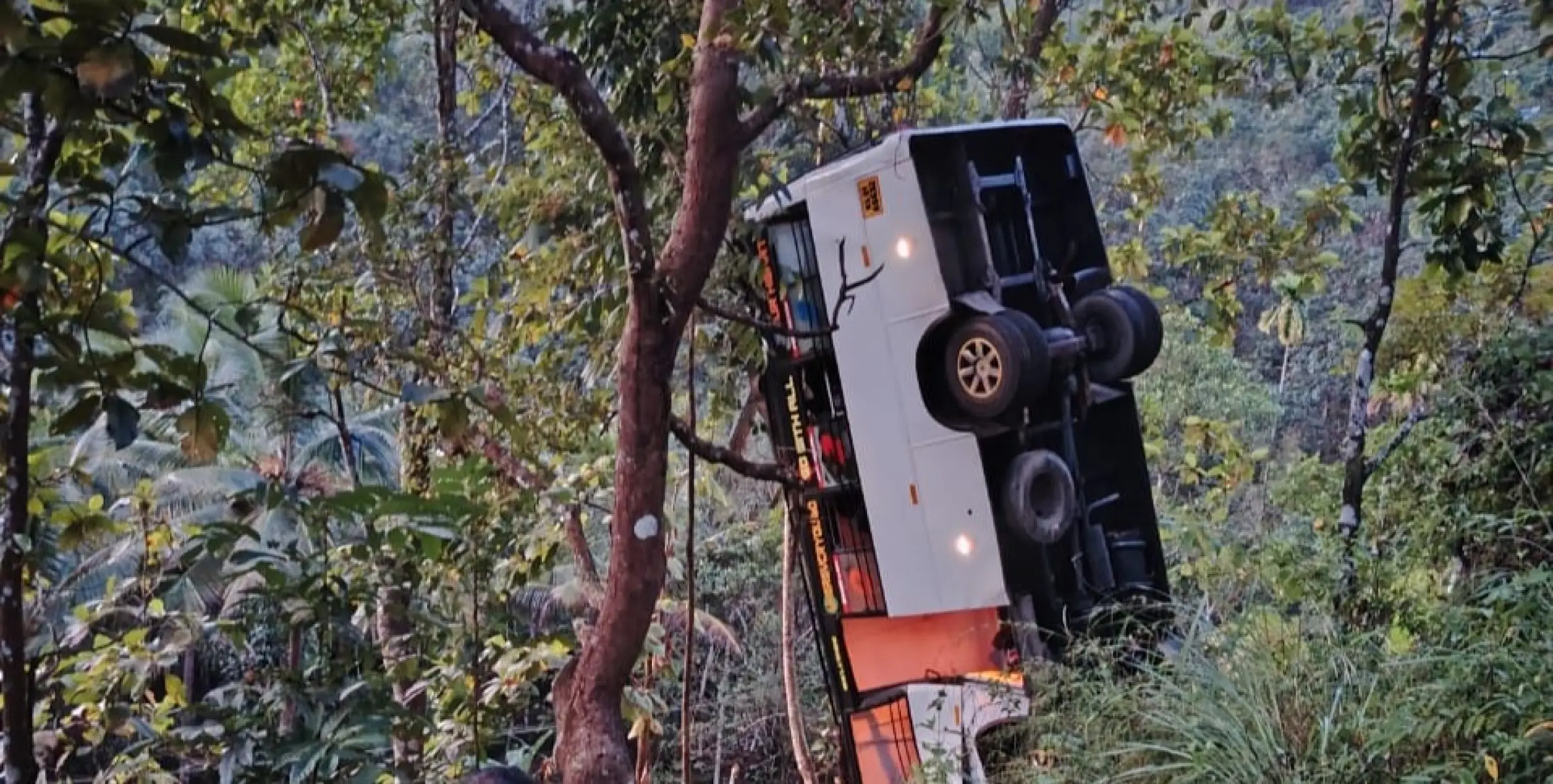 മലയാംപടി ബസ്സ് അപകടം : നടുക്കം വിട്ട് മാറാതെ കേളകം