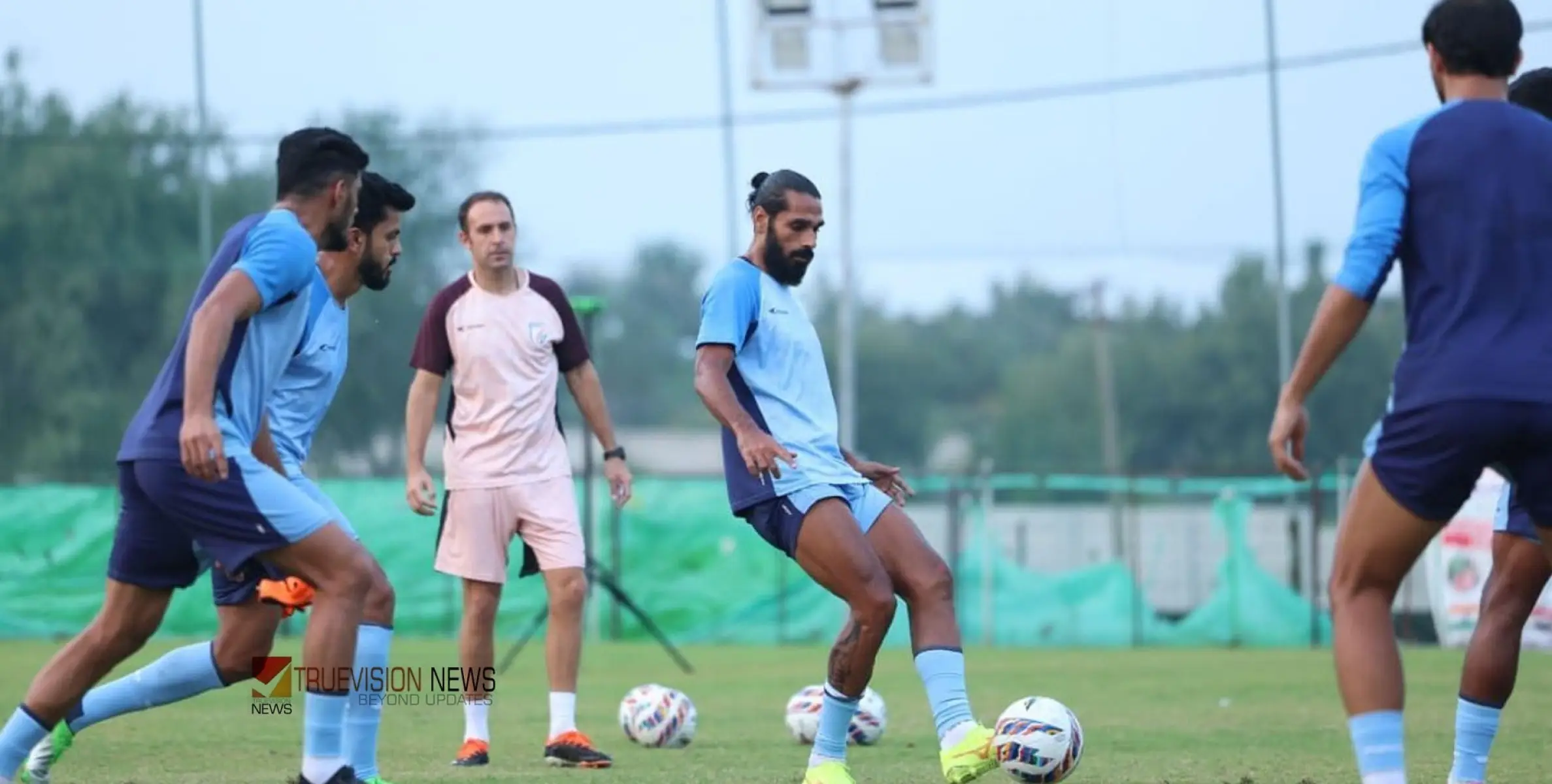 #indianfootball ഇടവേളയ്ക്ക് ശേഷം ജിങ്കാൻ കളത്തിൽ;  ഈ ​വർഷത്തെ അ​വ​സാ​ന പോ​രാ​ട്ട​ത്തി​ന് ഇ​ന്ത്യ ഇന്ന് മലേഷ്യക്കെതിരെ 