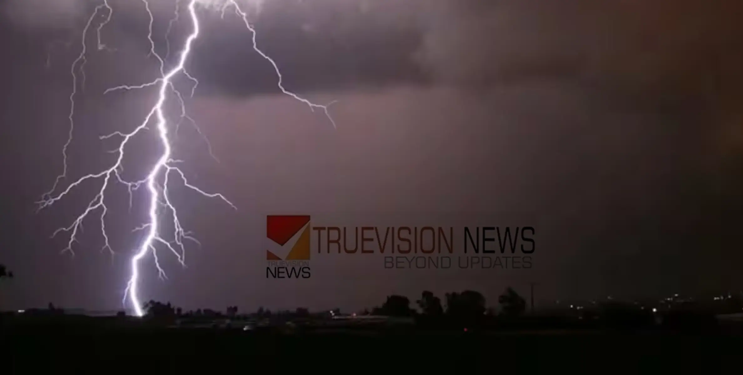 #thunderstorm | കോഴിക്കോട് മിന്നലേറ്റ് വിദ്യാര്‍ത്ഥിനിയുടെ കാലിന് പൊള്ളലേറ്റു, എട്ട് വീടുകളിൽ വ്യാപക നാശം