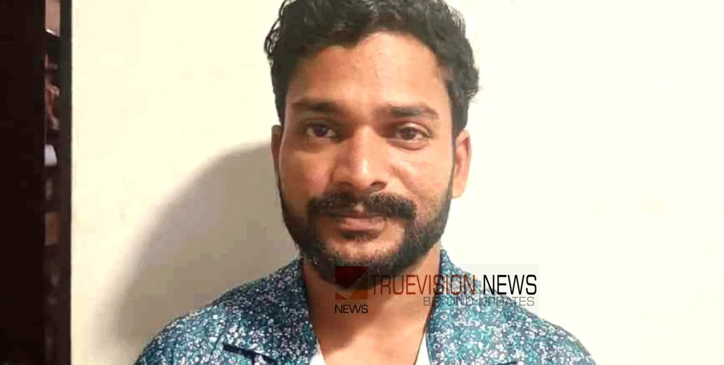 #theft |   കോ​ഴി​ക്കോ​ട്ടേ​ക്കു​ള്ള സ്വ​കാ​ര്യ ബ​സി​ൽ നിന്ന്  കൈ​ക്കു​ഞ്ഞി​ന്റെ പാ​ദ​സ​രം മോ​ഷ്ടി​ച്ചു,  യുവാവ്  പി​ടി​യി​ല്‍