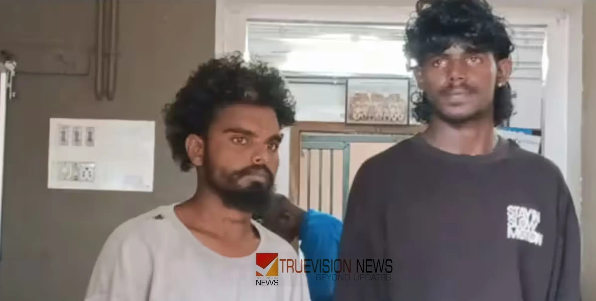 #arrest | പരശുറാം എക്സ്പ്രസിൽ മദ്യപിച്ച് ബഹളമുണ്ടാക്കി യുവാക്കൾ; പൊലീസ് ഉദ്യോഗസ്ഥനെയും യാത്രക്കാരനെയും ആക്രമിച്ചു, പ്രതികൾ പിടിയിൽ