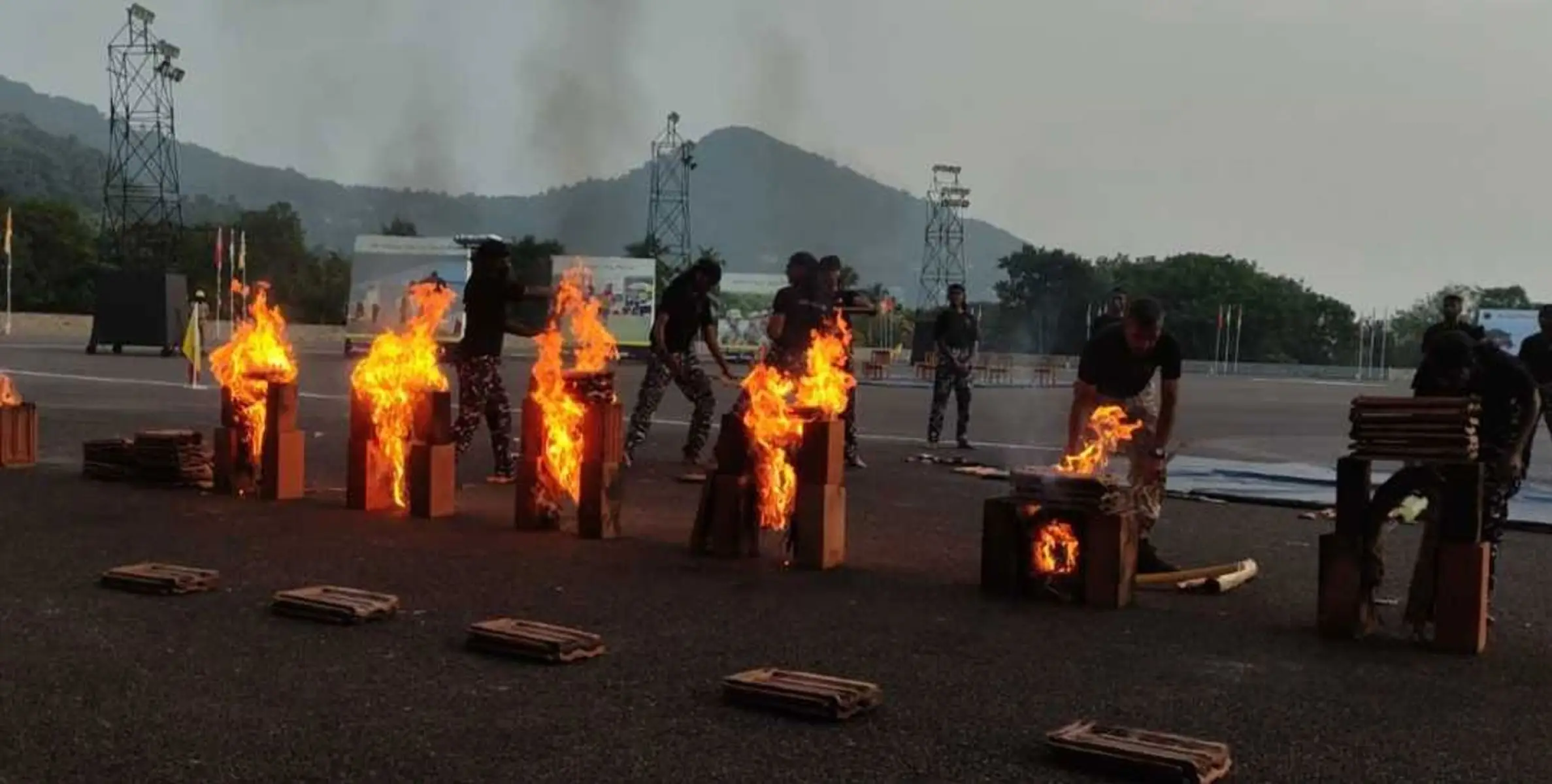 കണ്ണൂരിൽ  ഏഴിമല ഇന്ത്യൻ നാവിക അക്കാദമിയിൽ പരിശീലനം പൂർത്തിയാക്കിയ കേഡറ്റുകളുടെ അഭ്യാസപ്രകടനം നടന്നു