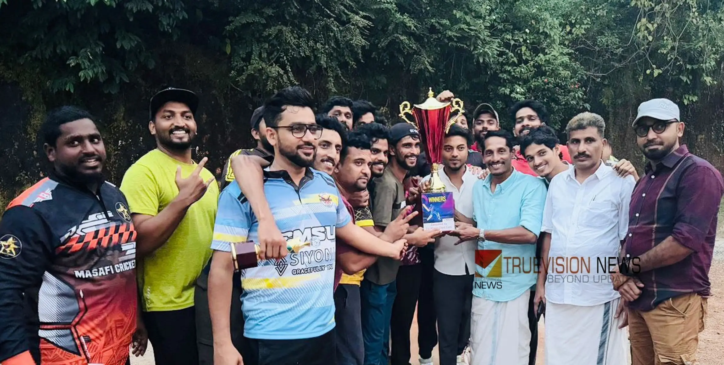 #Crickettournament | ക്രിക്കറ്റ് ടൂർണമെന്റ്; റൂഫ് ടെച്‌ ഇരിങ്ങണ്ണൂർ ചമ്പ്യാന്മാരായി 