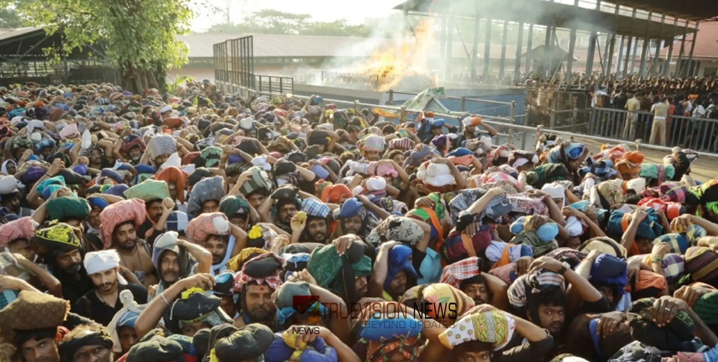 #Sabarimala | ശബരിമലയിൽ വൻ തിരക്ക്; വലിയ നടപ്പന്തലിലെ 6 നിരയിലും തീർഥാടകർ തിങ്ങിനിറഞ്ഞു