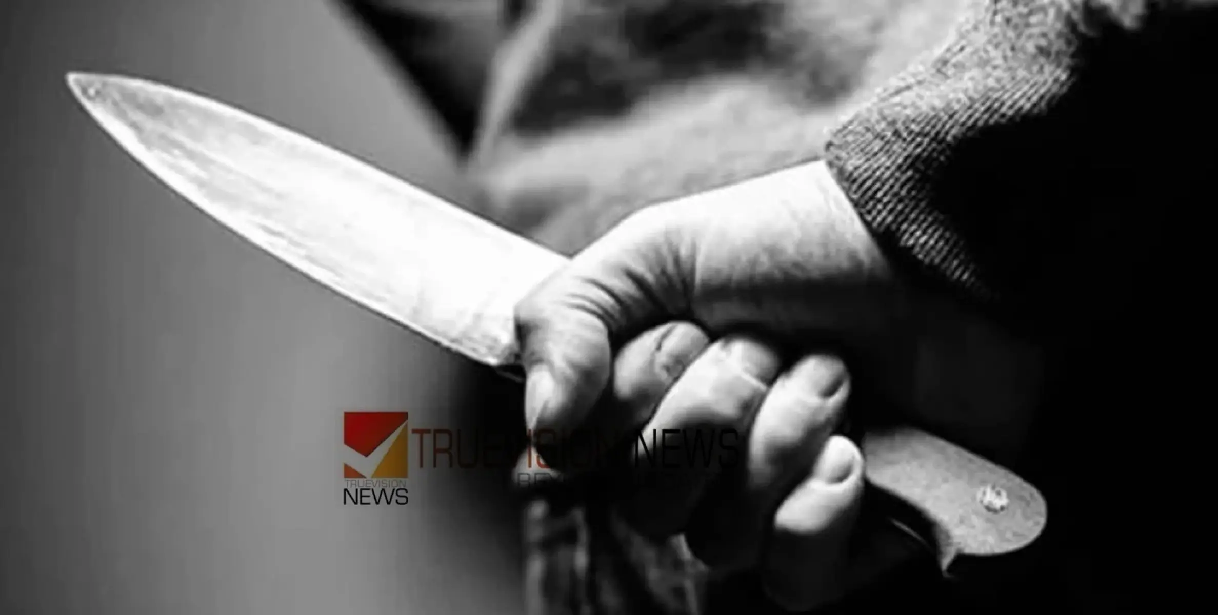 #Stabbed | കോഴിക്കോട് പതിനാലുകാരൻ ഉറങ്ങിക്കിടന്ന അമ്മയെ കത്തികൊണ്ട് കുത്തി; പൊറുക്കാനാകാത്ത ക്രൂരത നെറ്റ് റീചാർജ് ചെയ്‌ത് കൊടുക്കാത്തതിന് പിന്നാലെ