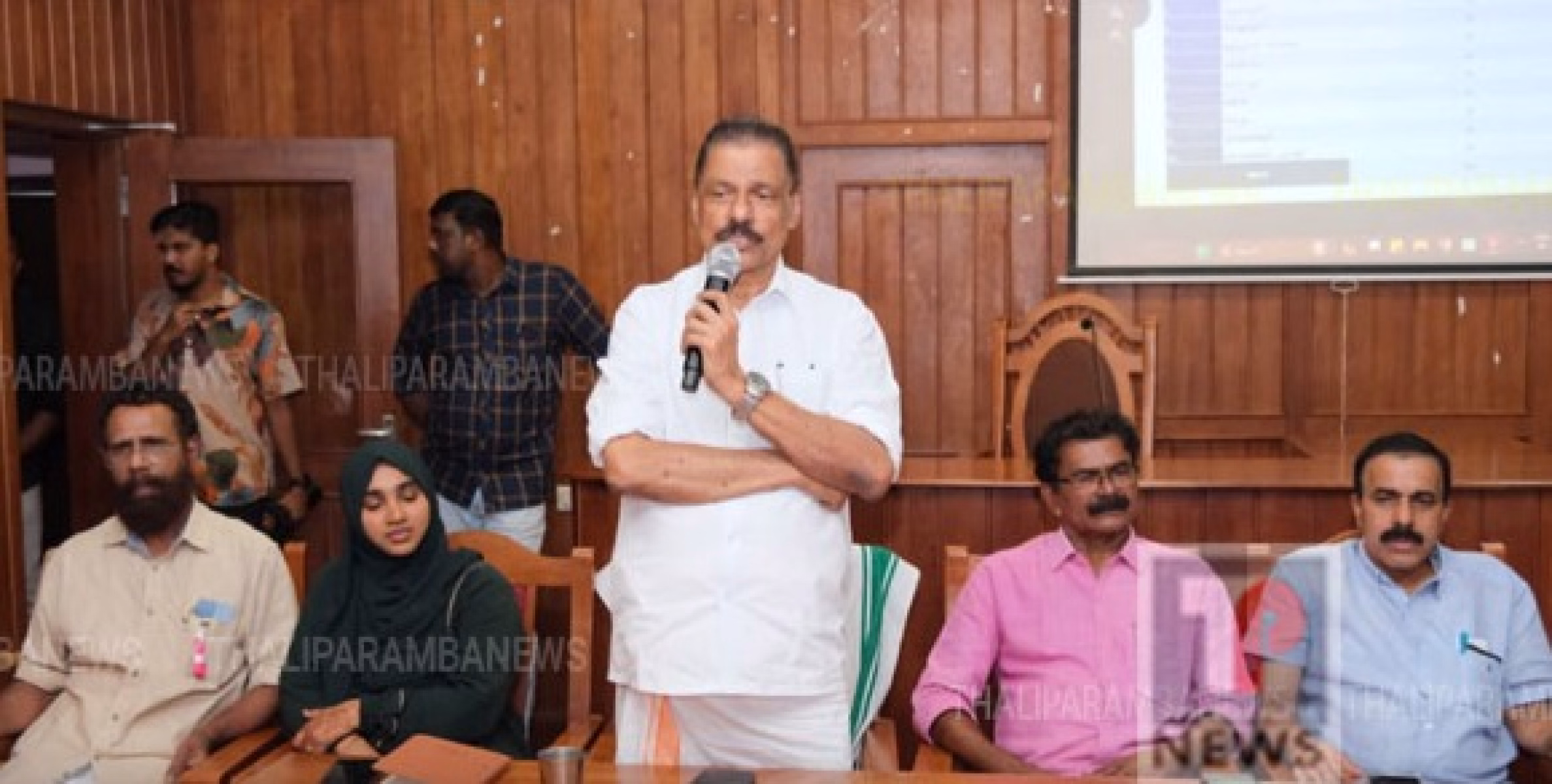 ഹാപ്പിനസ് സ്‌ക്വയര്‍ ജനുവരി ഒന്നിന് തുറക്കും; സംഘാടകസമിതി രീപീകരിച്ചു