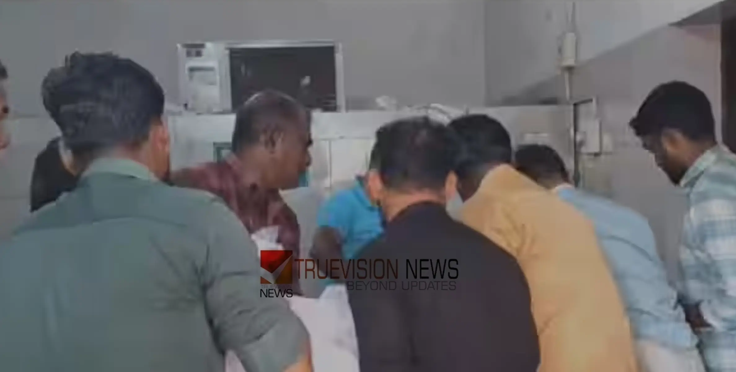 #boataccident | കോഴിക്കോട്  വടകരയിൽ  തിരമാലയിൽ പെട്ട് വള്ളം മറിഞ്ഞു,  മത്സ്യത്തൊഴിലാളി മരിച്ചു