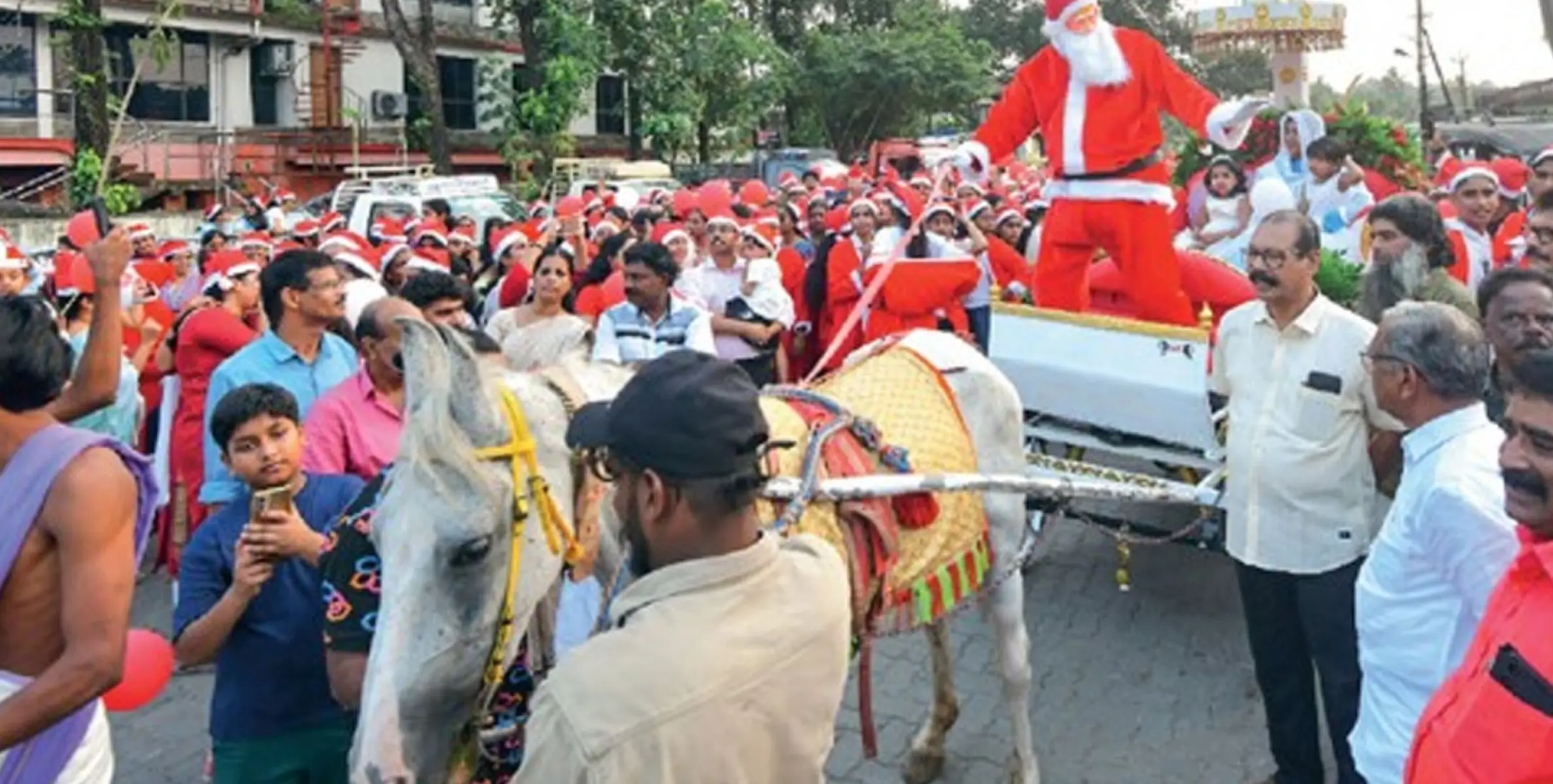 #Christmas | കോതമംഗലം ടൗണിൽ ക്രിസ്‌മസ് വിളംബരറാലി ; 2000ത്തോളം  ക്രിസ്‌മസ് പാപ്പമാർ 