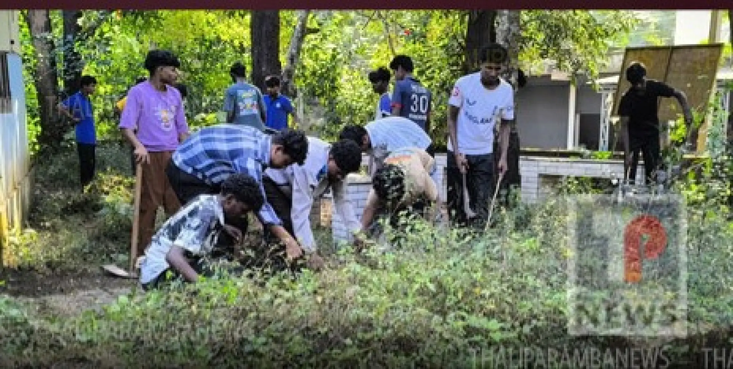 ക്യാമ്പിനെത്തിയ കുട്ടികൾ ഹോമിയോ ഡിസ്പെൻസറിയുടെയും വയോജന വിശ്രമകേന്ദ്രത്തിന്റെയും പരിസരം ശുചീകരിച്ചു