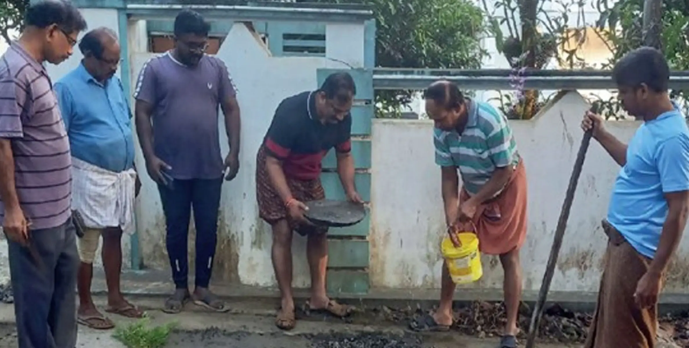 #road | കൂവപ്പടിയിൽ അങ്കണവാടി റോഡ് തകർന്നിട്ട് 5 വര്‍ഷം ; അവ​ഗണിച്ച്  പഞ്ചായത്ത് പ്രസിഡ​ന്റ്  