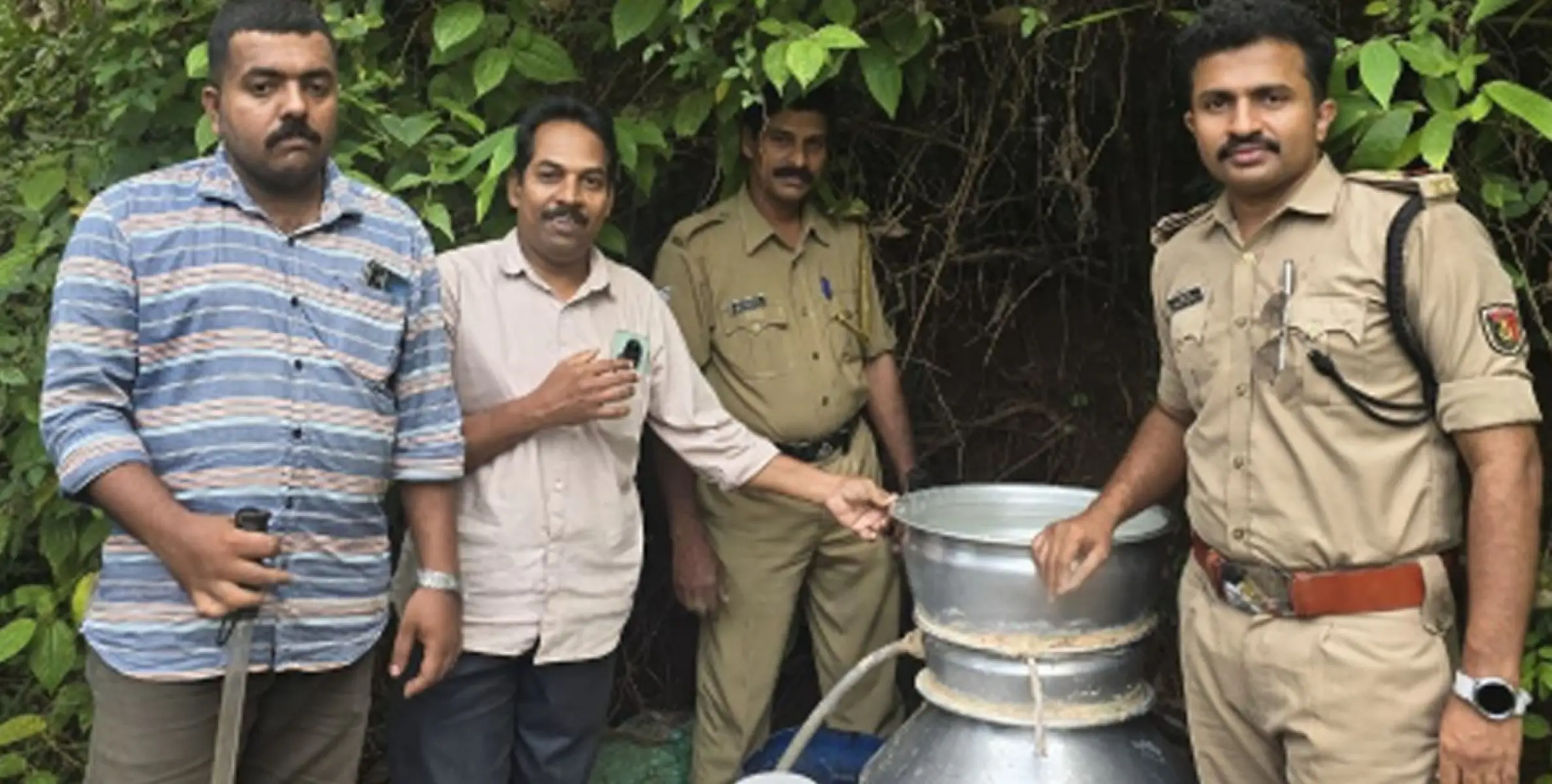 #excise | ക്രിസ്‌തുമസ് ന്യൂ ഇയർ സ്പെഷ്യൽ ഡ്രൈവ്; കോഴിക്കോട് പേരാമ്പ്രയിൽ 110 ലിറ്റർ വാഷും 15 ലിറ്റർ ചാരായവും വാറ്റുപകരണങ്ങളും പിടികൂടി