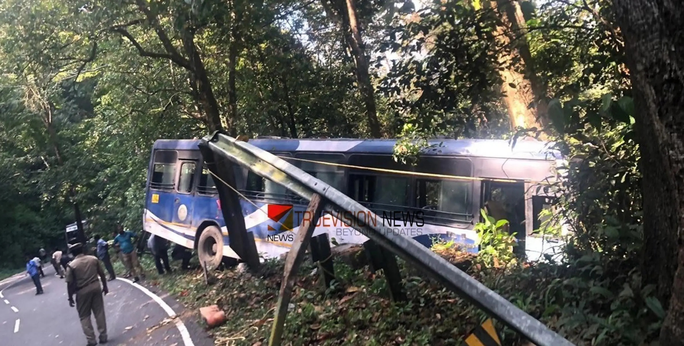 #accident |  പുനലൂര്‍– മൂവാറ്റുപുഴ സംസ്ഥാനപാതയില്‍ രണ്ട് അപകടം; 12 ശബരിമല തീര്‍ഥാടകര്‍ക്ക് പരിക്ക്