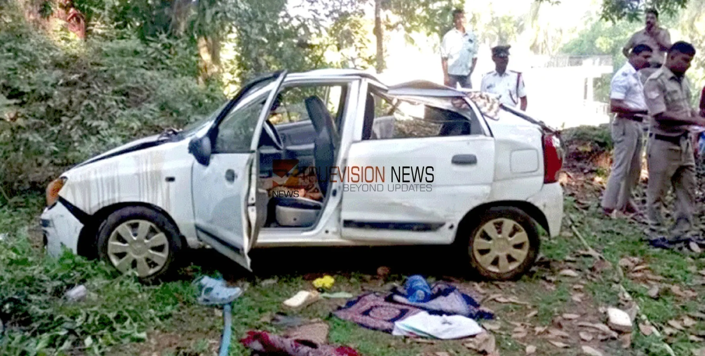 #accident |  കാ​ർ കു​ഴി​യി​ൽ വീ​ണ് അപകടം,  മൂ​ന്നു​പേ​ർ​ക്ക് ദാ​രു​ണാ​ന്ത്യം  