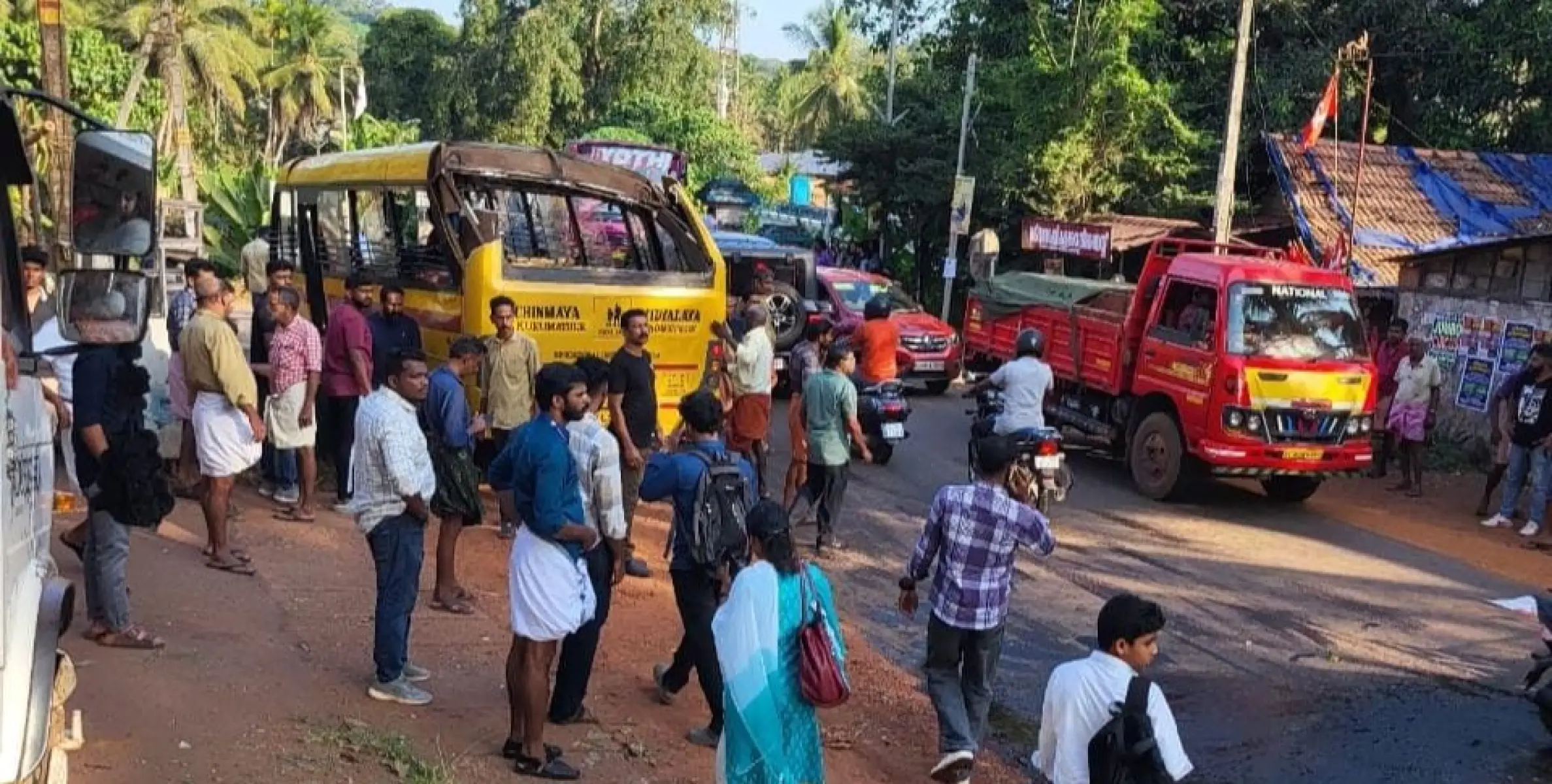 കണ്ണൂരിൽ സ്കൂള്‍ ബസ് മറിഞ്ഞ് അപകടം; 15 കുട്ടികള്‍ക്ക് പരിക്ക്, ഒരാളുടെ നില ഗുരുതരം