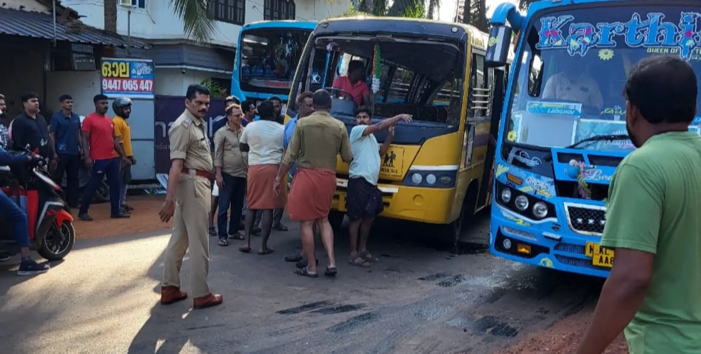 വളക്കൈയിൽ സ്കൂൾ ബസ് നിയന്ത്രണം വിട്ടു മറിഞ്ഞ് വിദ്യാർത്ഥി മരിച്ചു, നിരവധി വിദ്യാർത്ഥികൾക്ക് പരിക്ക്