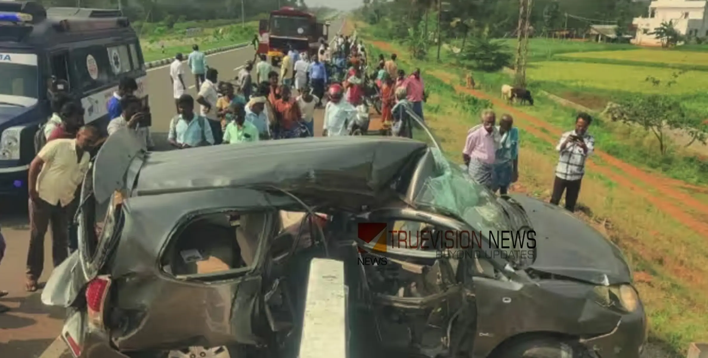 #accident | ദിണ്ടിഗലിൽ വാഹനാപകടം; രണ്ട്  കോഴിക്കോട് സ്വദേശികൾക്ക്  ദാരുണാന്ത്യം, കുട്ടികളടക്കം 10 പേർക്ക് പരിക്ക് 