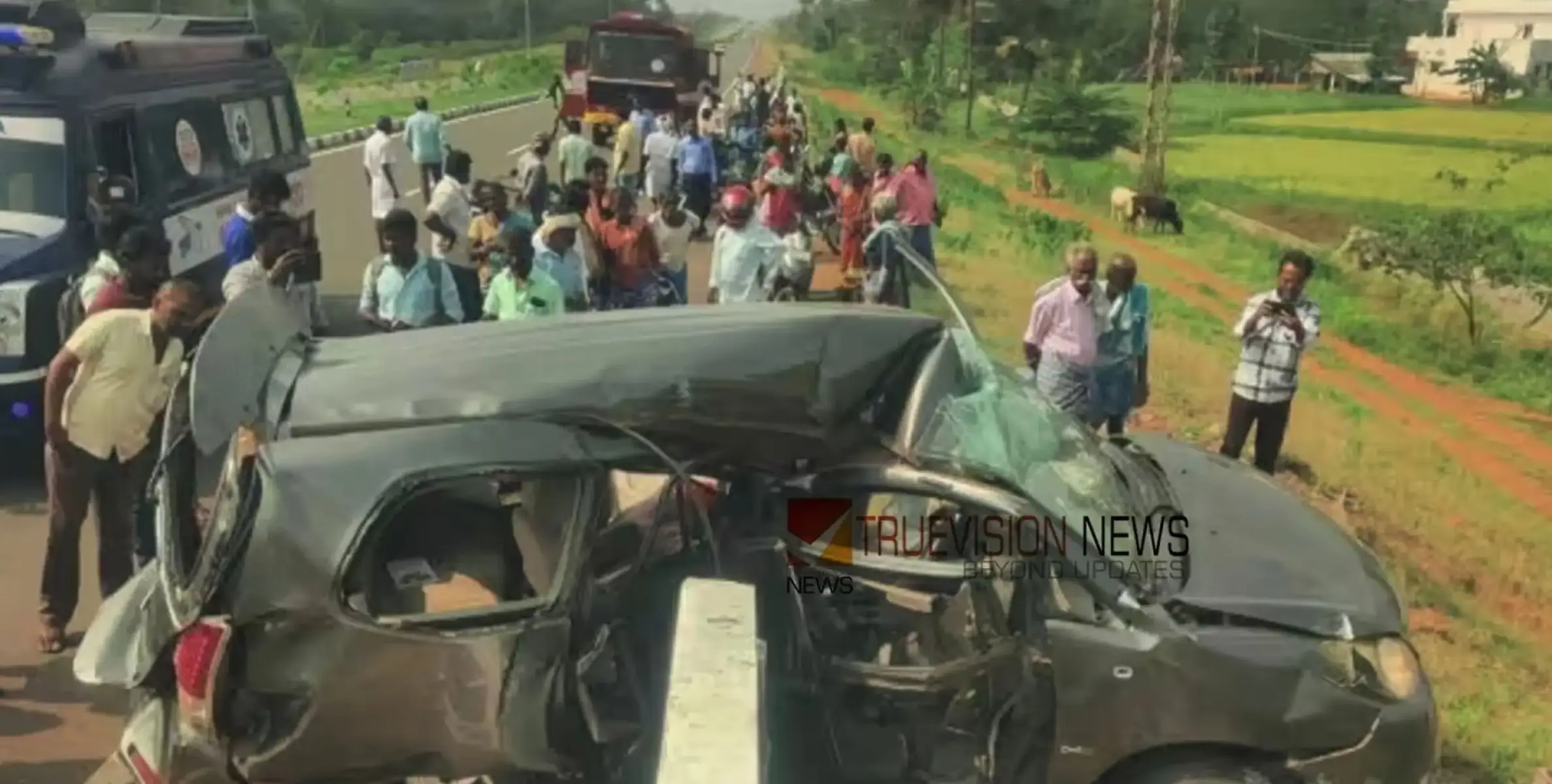 #accident | ദിണ്ടിഗൽ വാഹനാപകടം; മരിച്ചത് കോഴിക്കോട് സ്വദേശിനികളായ ബന്ധുക്കൾ, ഡ്രൈവർ ഉറങ്ങിയതാണ് അപകട കാരണമെന്ന് നിഗമനം