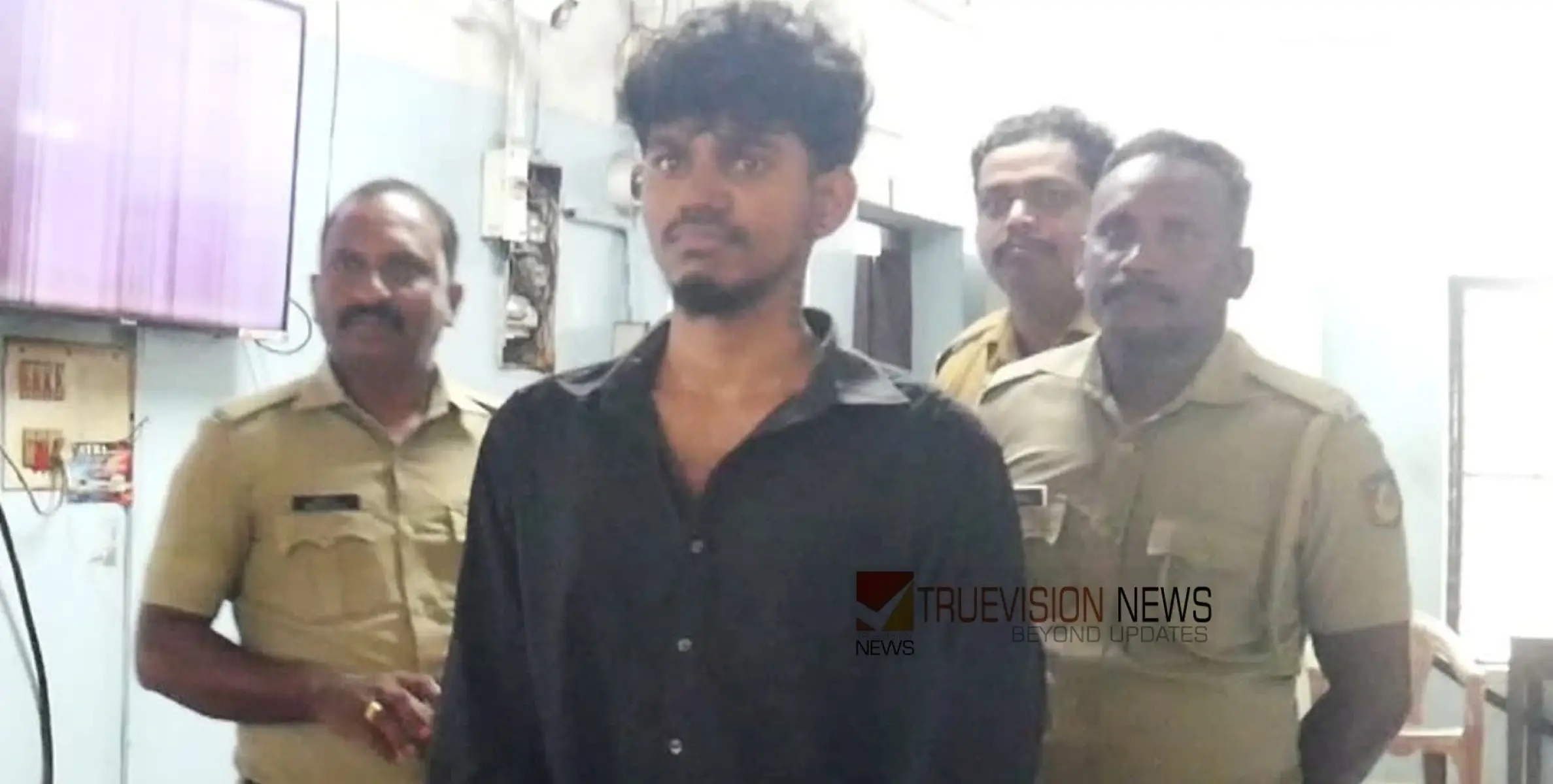 #Kundaradoublemurdercase | അശ്ലീല ആംഗ്യം കാണിച്ച് അഖിൽ; കുറ്റബോധത്തിൻ്റെ കണിക പോലും ഇല്ല,  അമ്മയെ കൊന്നത് ഫോണിൽ വിളിച്ചു വരുത്തി