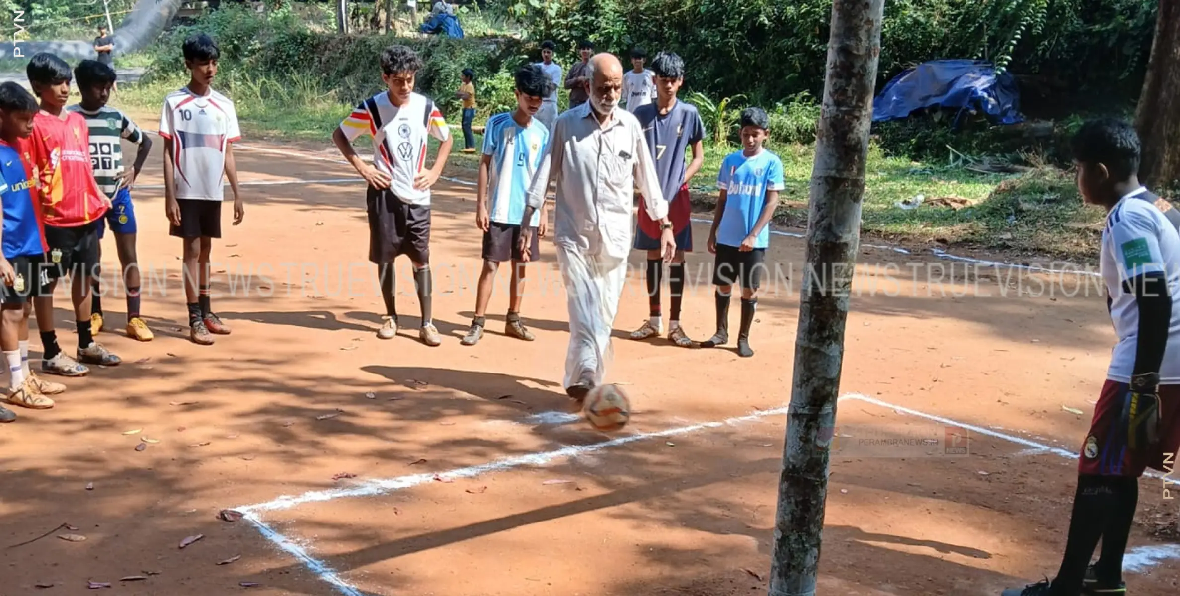 ഫൈവ്‌സ് ഫുട്‌മ്പോള്‍ ടൂര്‍ണമെന്റ് ; അല്‍ഷിബാബ് ചങ്ങരോത്ത് വിജയികളായി