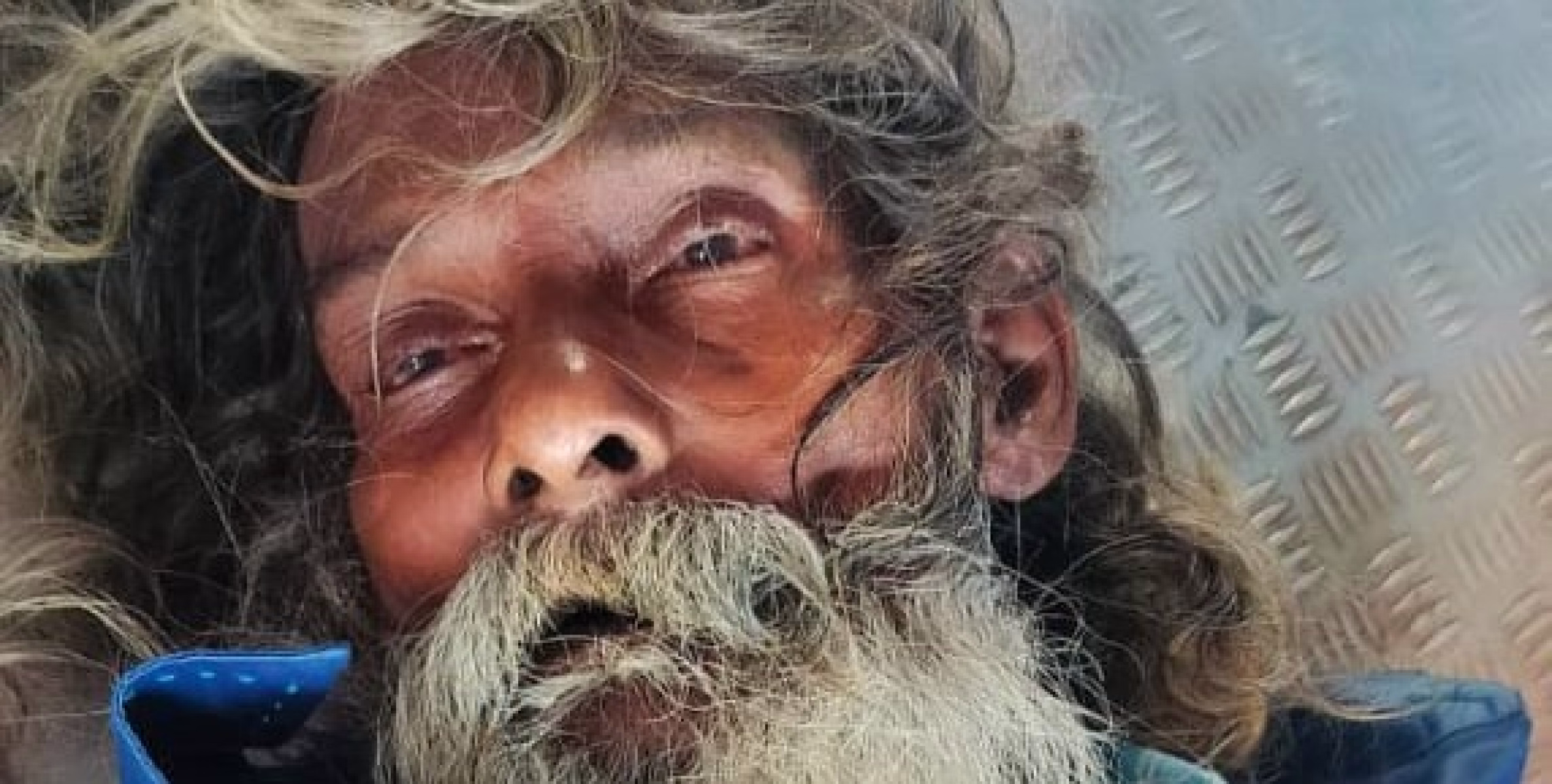 ബസ്സില്‍ ഉപജീവനമാര്‍ഗ്ഗം തേടിയ അബ്ദുല്‍ഖാദർ ബസ്സിൽ കുഴഞ്ഞു വീണു മരിച്ചു 