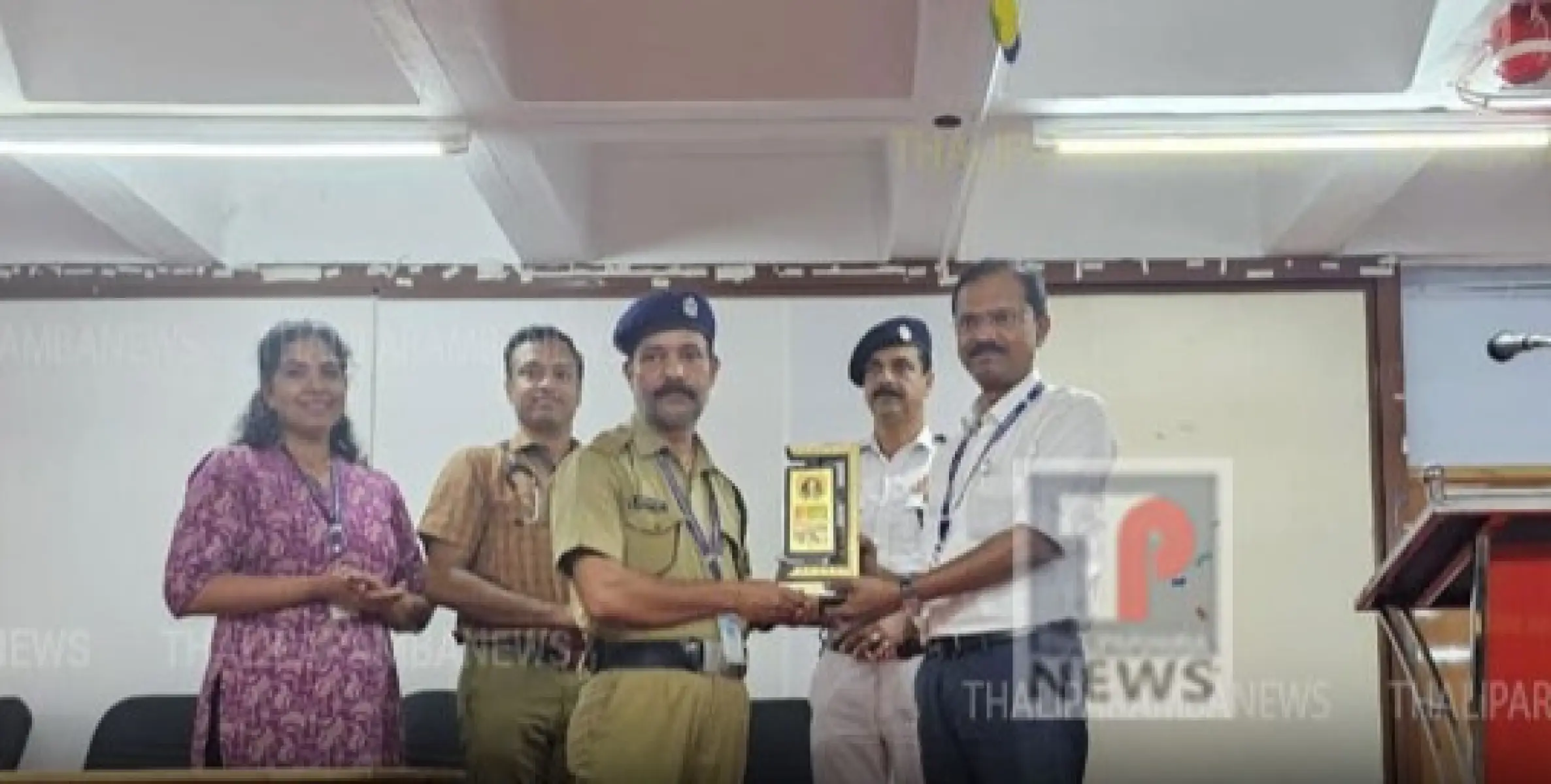 കണ്ണൂർ ഗവ: മെഡിക്കൽ കോളേജ് ആശുപത്രിയിൽ ലിഫ്റ്റിൽ കുഴഞ്ഞുവീണ രോഗിക്ക് സുരക്ഷാവിഭാഗം ജീവനക്കാരന്റെ സമയോചിതമായ ഇടപെടലിലൂടെ പുതുജീവൻ 